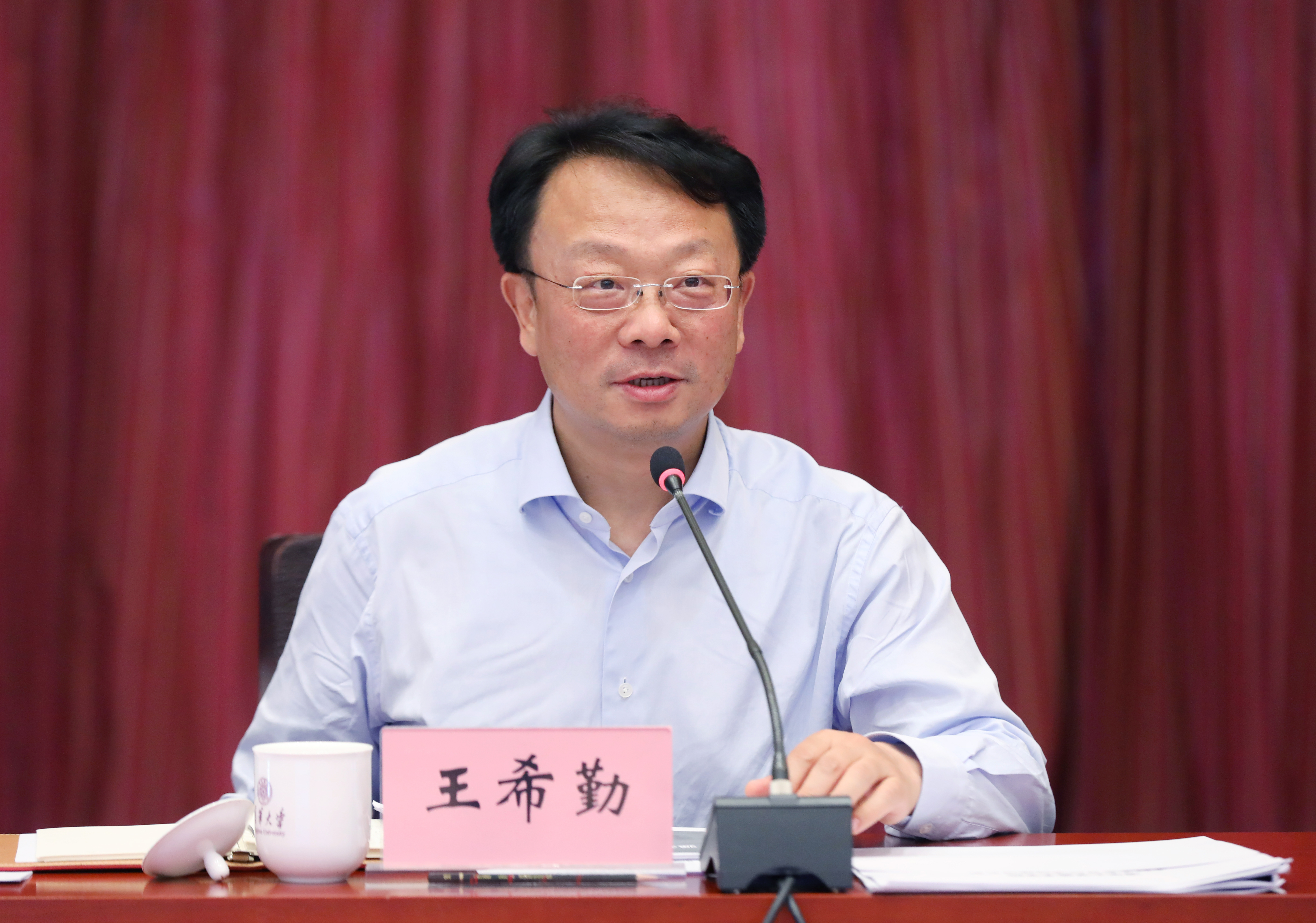 20230607--新葡萄官网AMG2023年第二次教学委员会会议-孙波-王希勤1.JPG