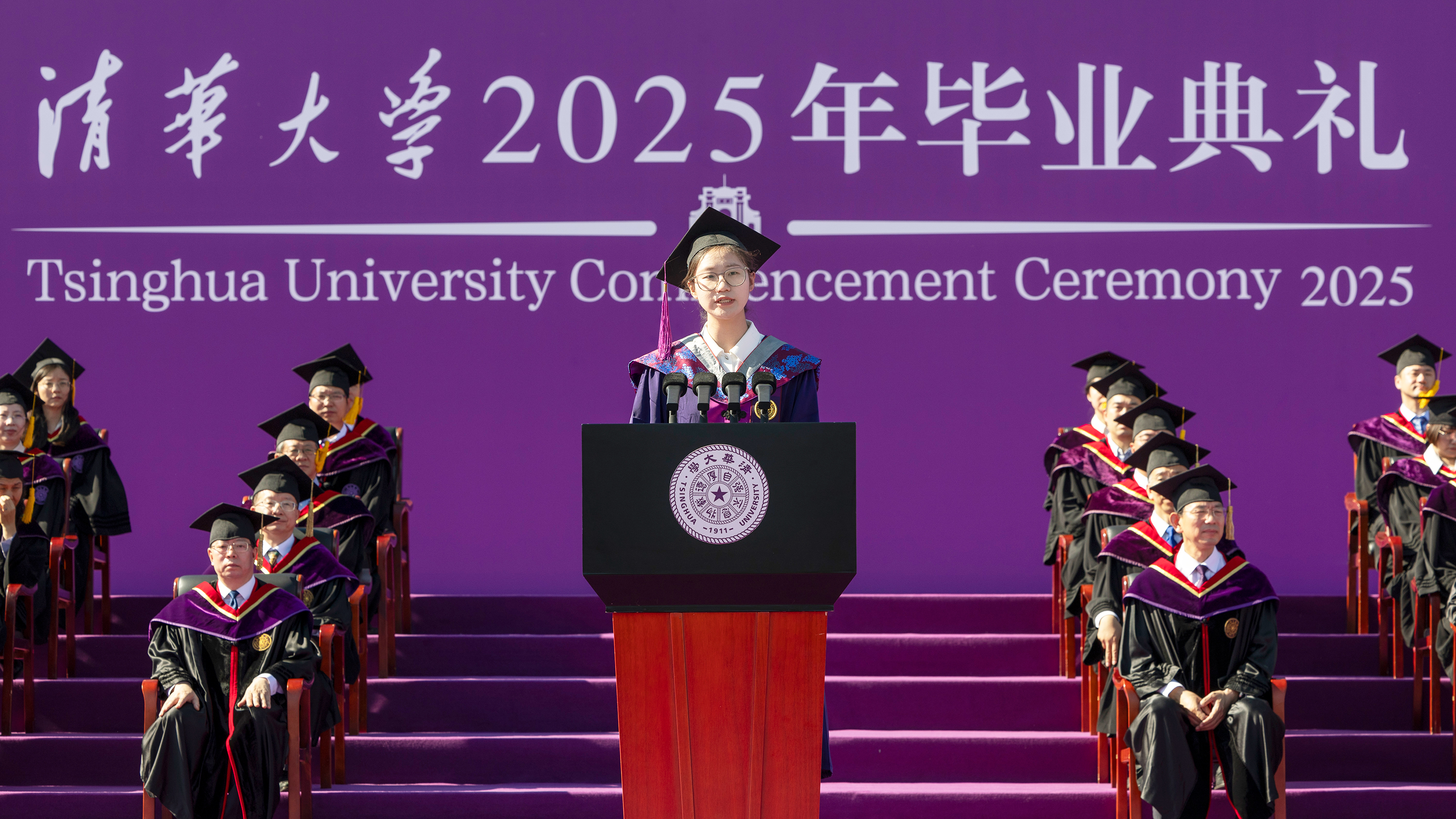 20250621-新葡萄官网AMG2025年本科生毕业典礼举行-李派摄-毕业生代表党杰发言.jpg