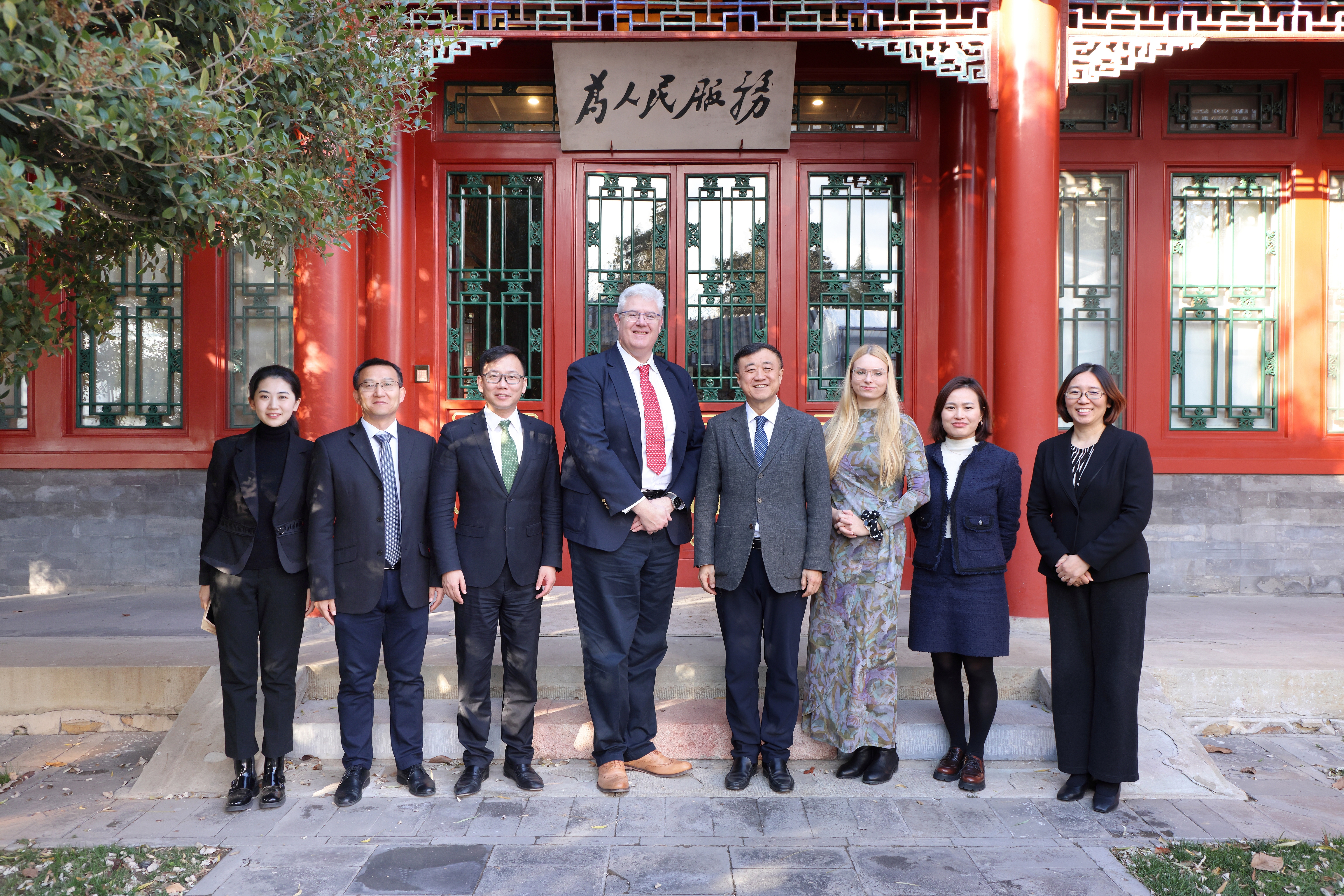 20241127-英国巴斯大学副校长史蒂夫·布拉默一行访问新葡萄官网AMG-与会人员合影-无.jpg