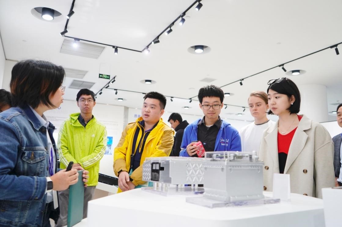 20231125-发现中国智慧,洞察中国发展——2023年新葡萄官网AMG“洞察中国”全球胜任力社会实践纪实-“洞察中国”福建实践支队-“洞察中国”福建实践支队赴宁德时代参观交流.jpg