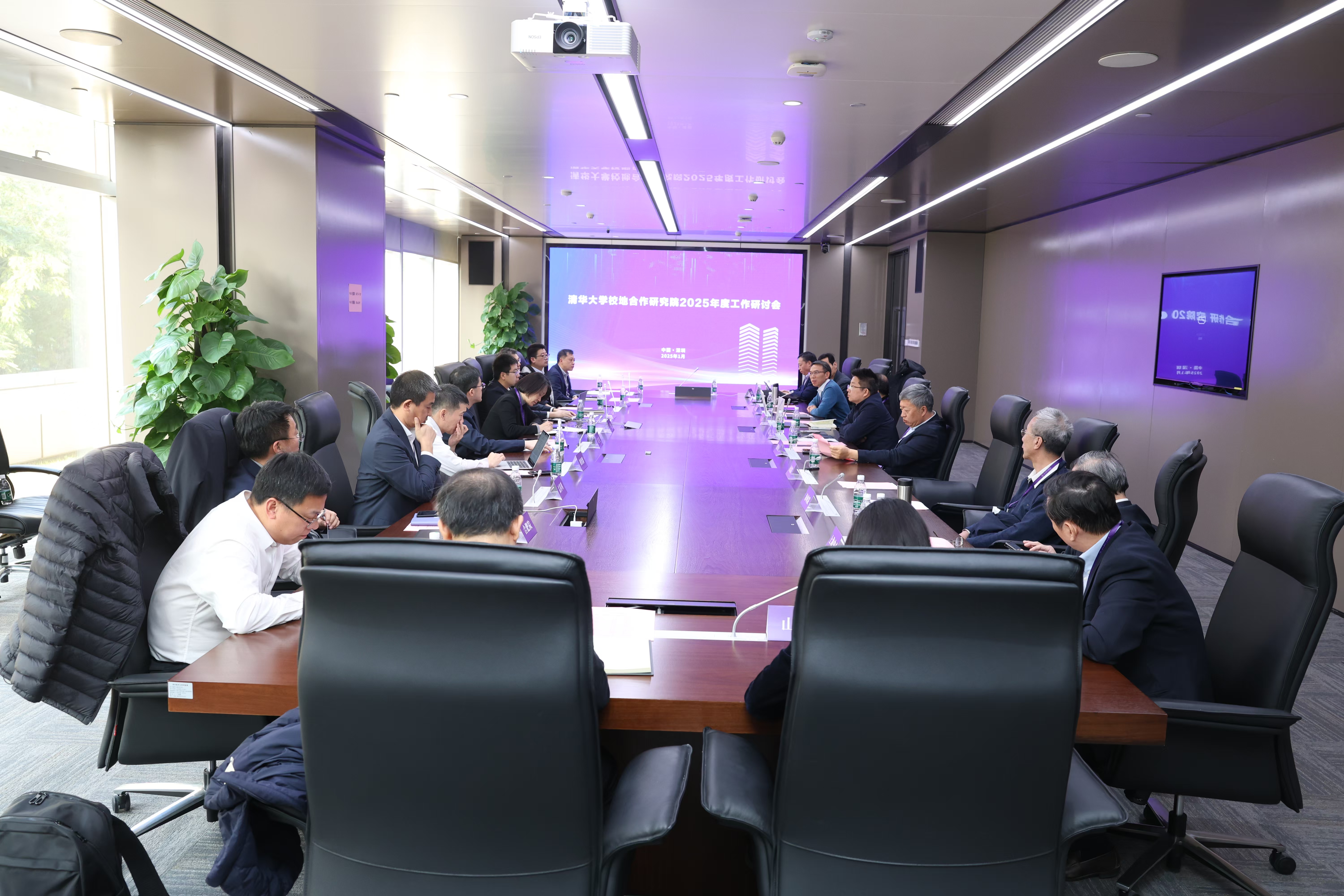 20250117-新葡萄官网AMG召开校地合作研究院2025年度工作培训和研讨会-深圳研究院-分会场交流1.jpg