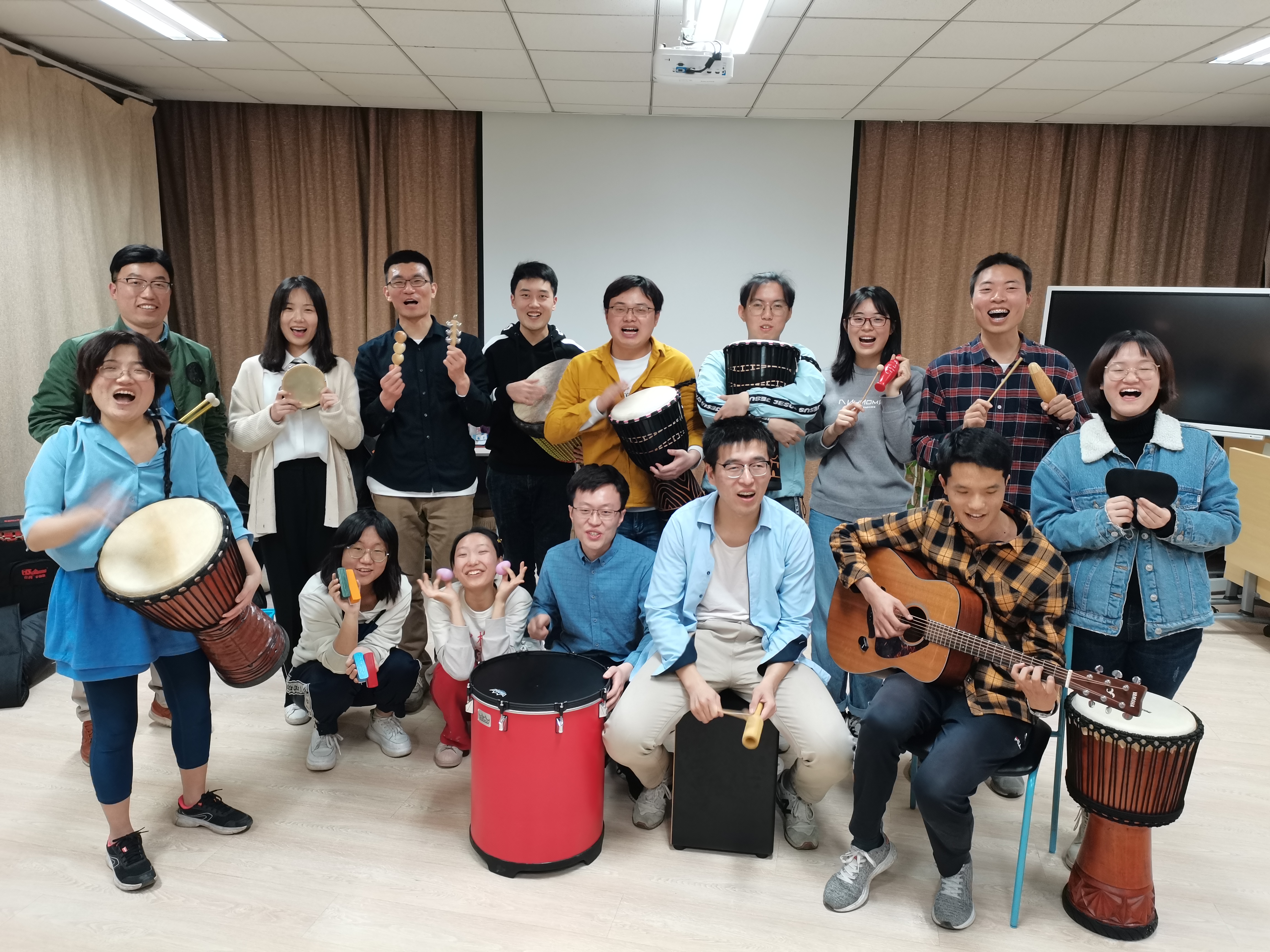 20210102-新葡萄官网AMG“新生导引课”建设纪实-佚名-学生参与心理团体辅导2.jpg