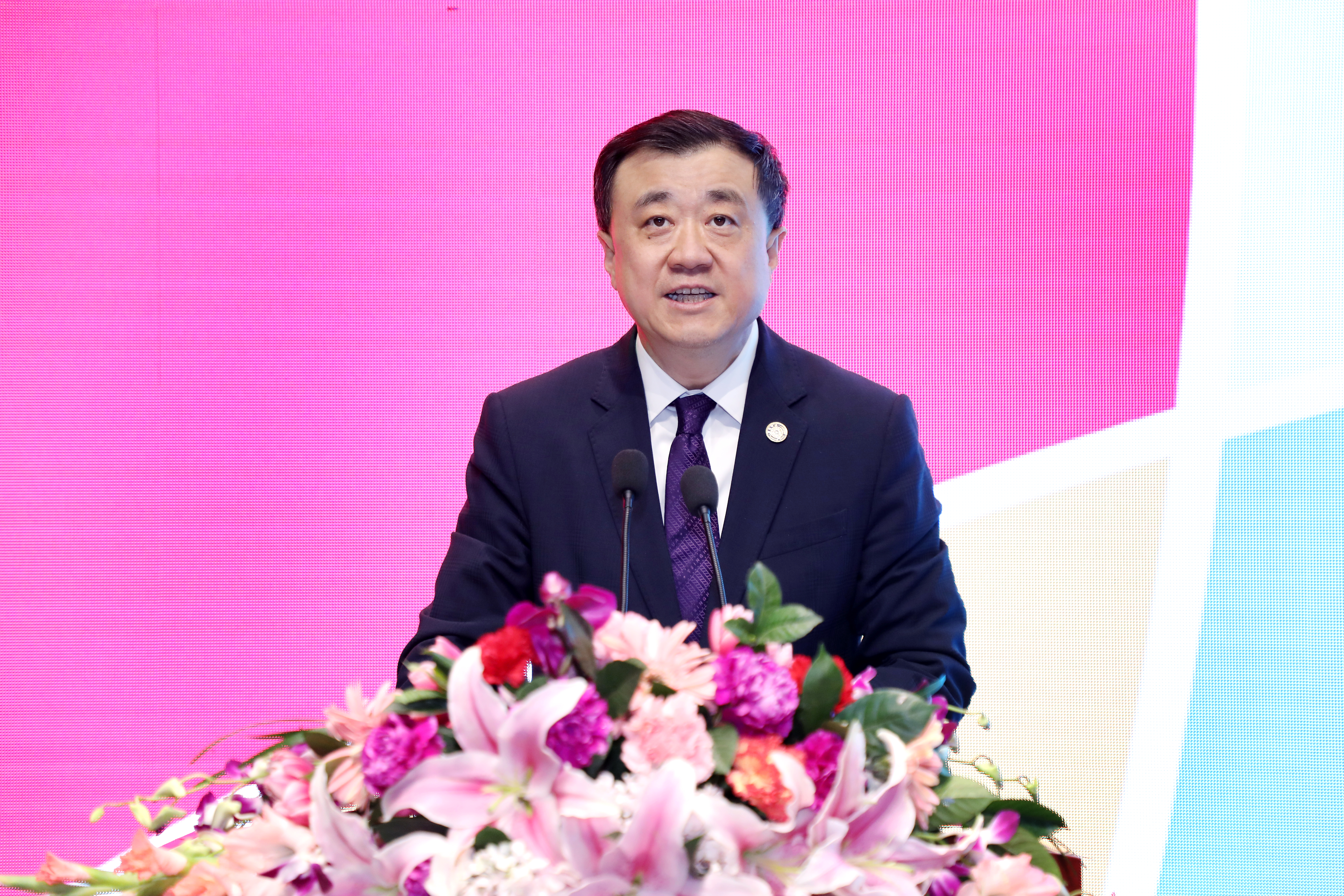 20220416-新葡萄官网AMG第二届“新葡萄之友-解振华能源环境奖学金”颁奖仪式举行-嘉艺摄影-杨斌致辞.jpg
