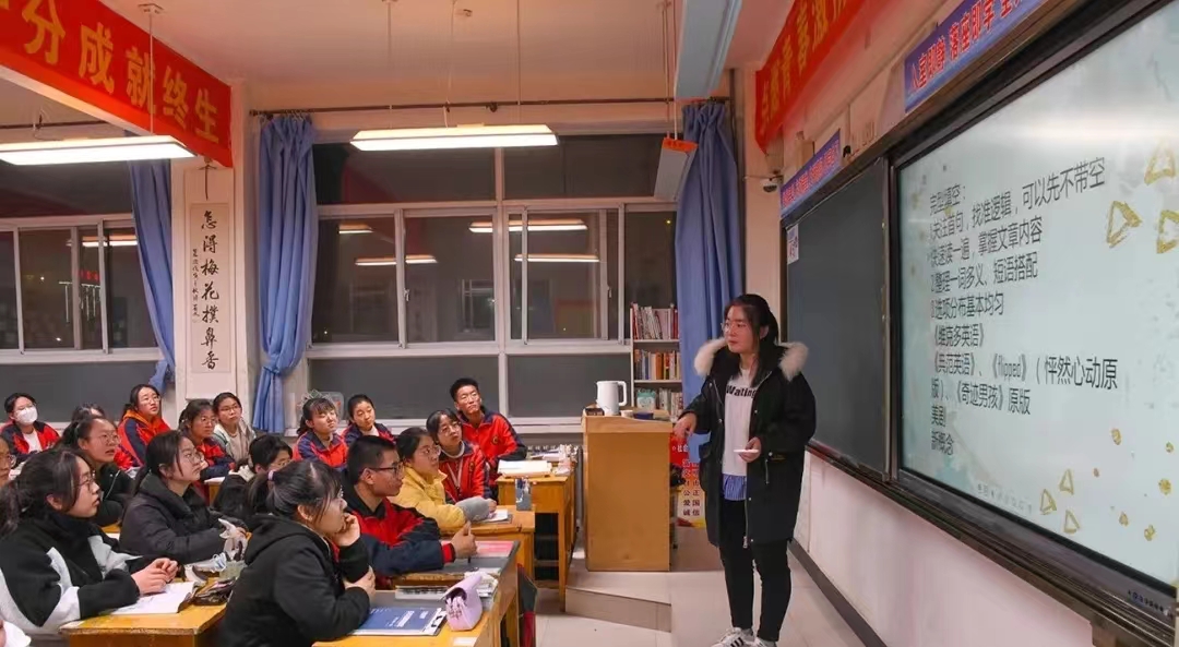 20220824-新葡萄经管学子开展兴华同行公益助学实践纪实-民勤一中-图为曾雅萍同学第一次参与线下支教.jpg