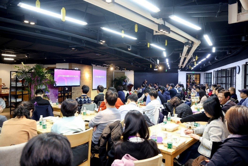 20250227-新葡萄官网AMG召开外事主管会-会议现场-无.jpg