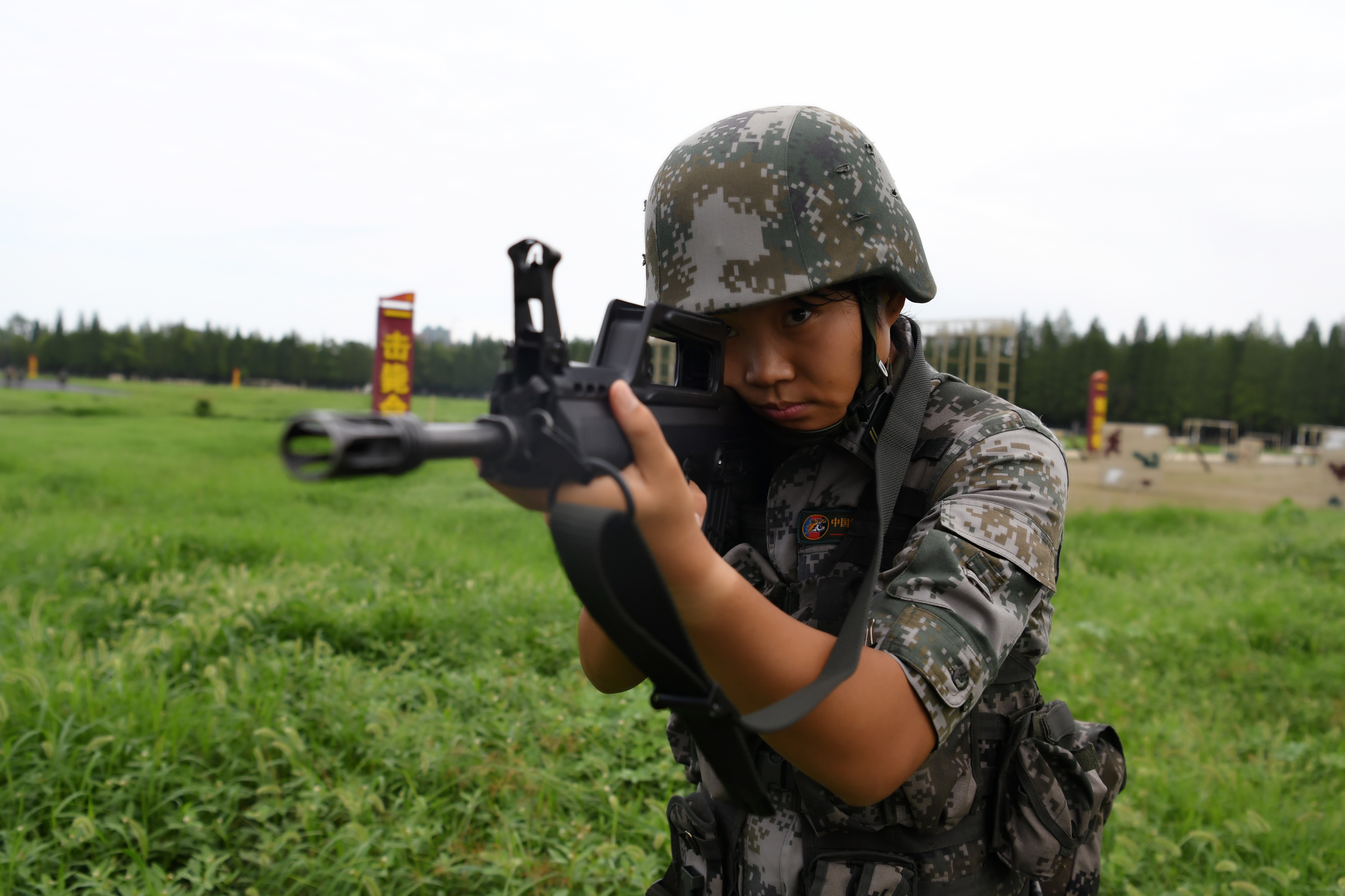20220923-“新葡萄特战女兵”郭婧-武装部-无.jpg