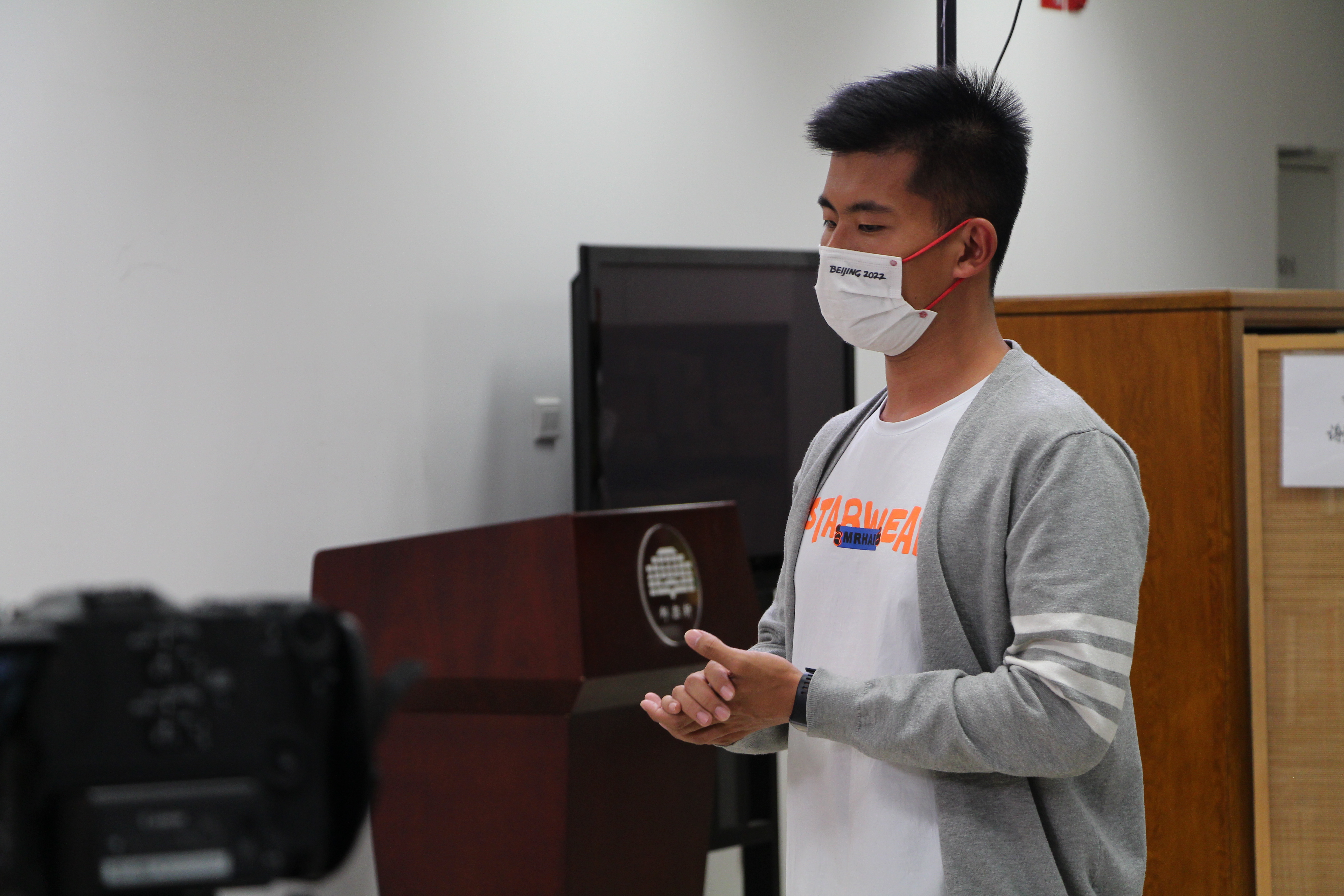 《20220426-邺架轩读书沙龙第三十一期举行 张小琴、邓耿畅谈人文新葡萄讲坛与新葡萄新人文精神-文素基地-现场提问》JPG 《20220426-邺架轩读书沙龙第三十一期举行 张小琴、邓耿畅谈人文新葡萄讲坛与新葡萄新人文精神-文素基地-现场提问》JPG