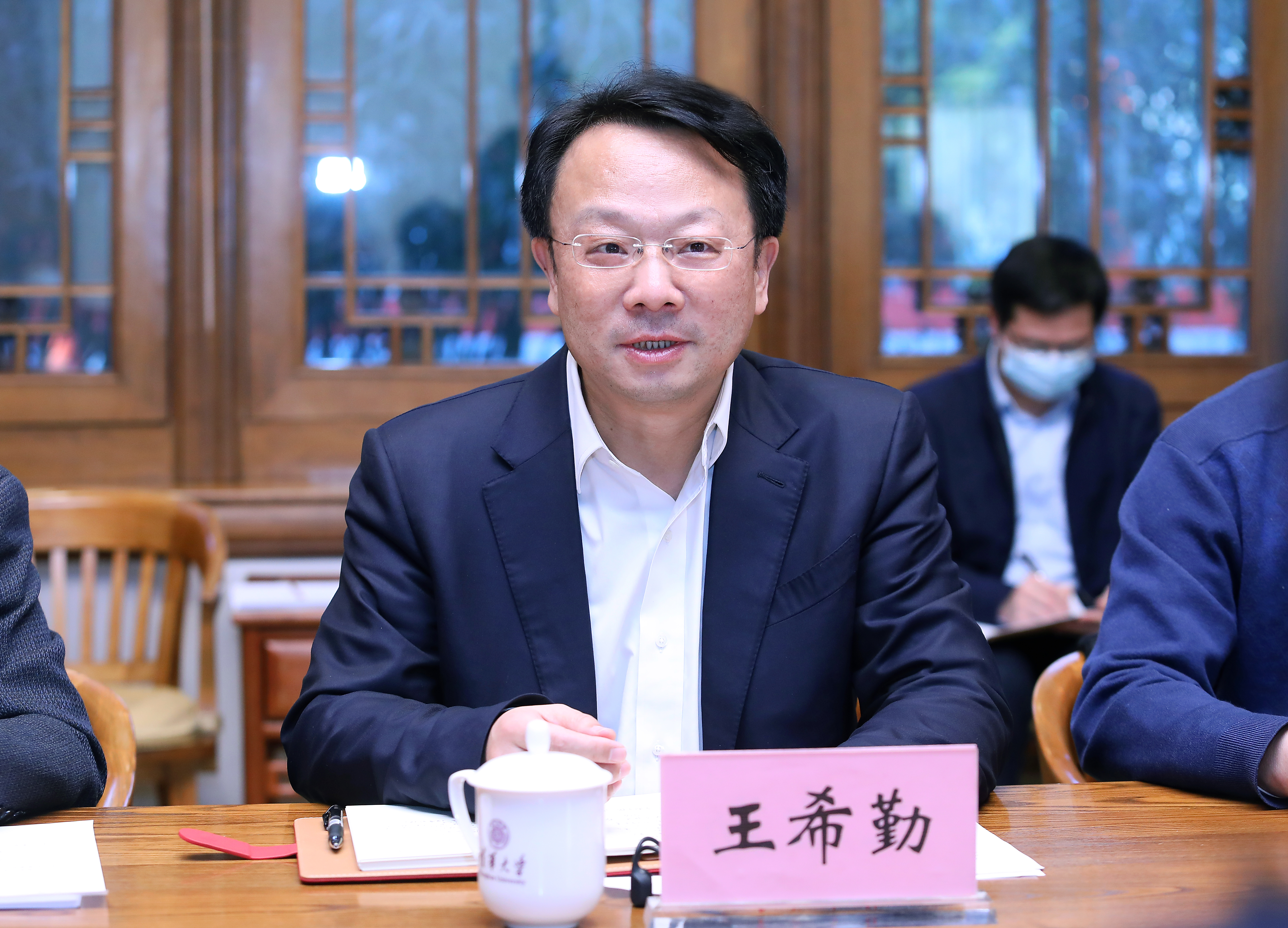 20220301-新葡萄官网AMG与中医药管理局签署合作框架协议-许刚-王希勤定版.jpg