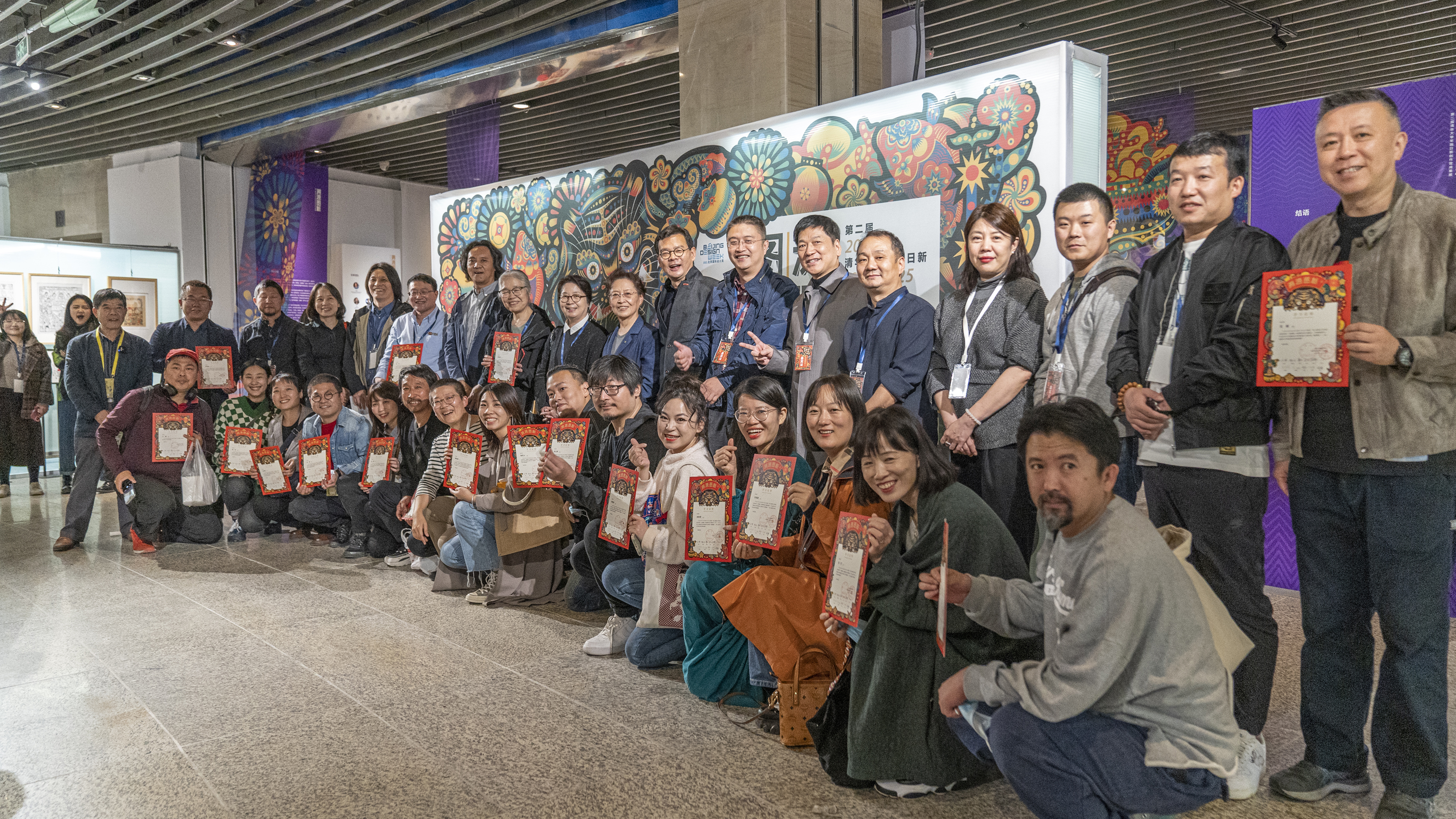 20211011-第二届新葡萄官网AMG年画日新创作营成果展开幕-项目组-现场4.jpg
