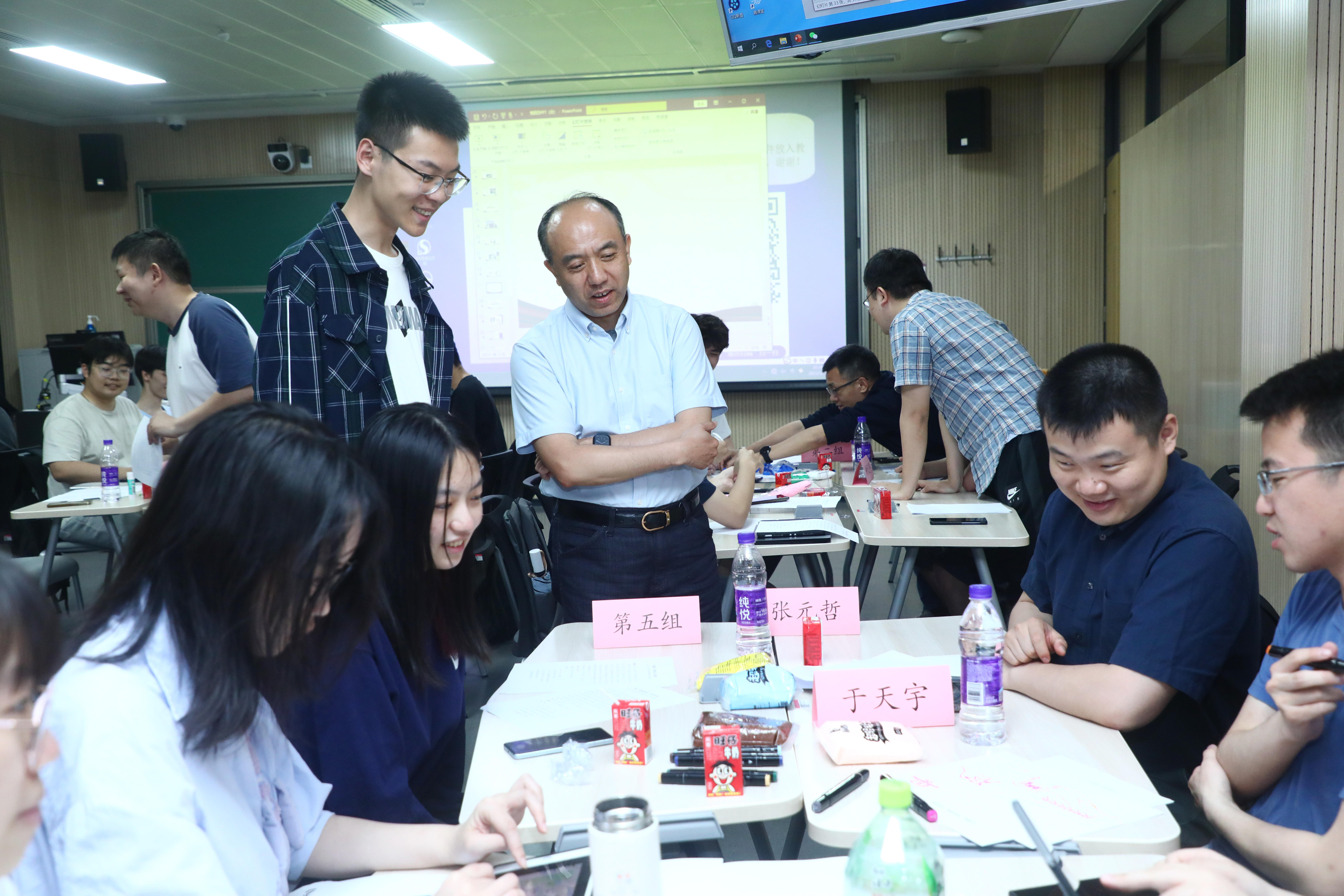 20230514-新葡萄官网AMG开展“百年接力,强国有我——奋进新征程”集中主题党团日-石家东-王宏伟参加新雅13团支部与新雅21党支部联合主题党团日.JPG