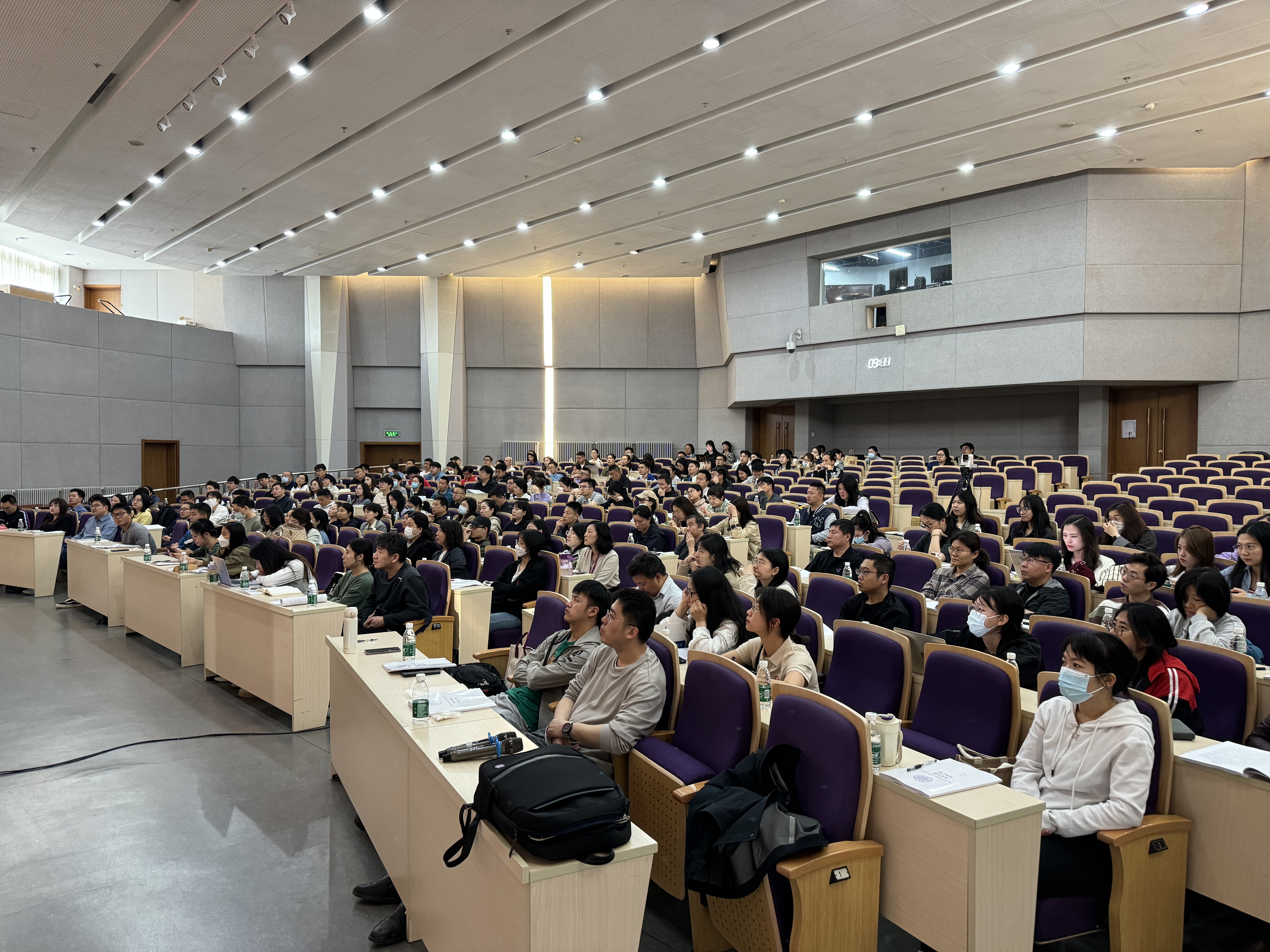 202404026-新葡萄官网AMG举办2024年教职工入党积极分子学习班-孟德华-学习班现场.jpg