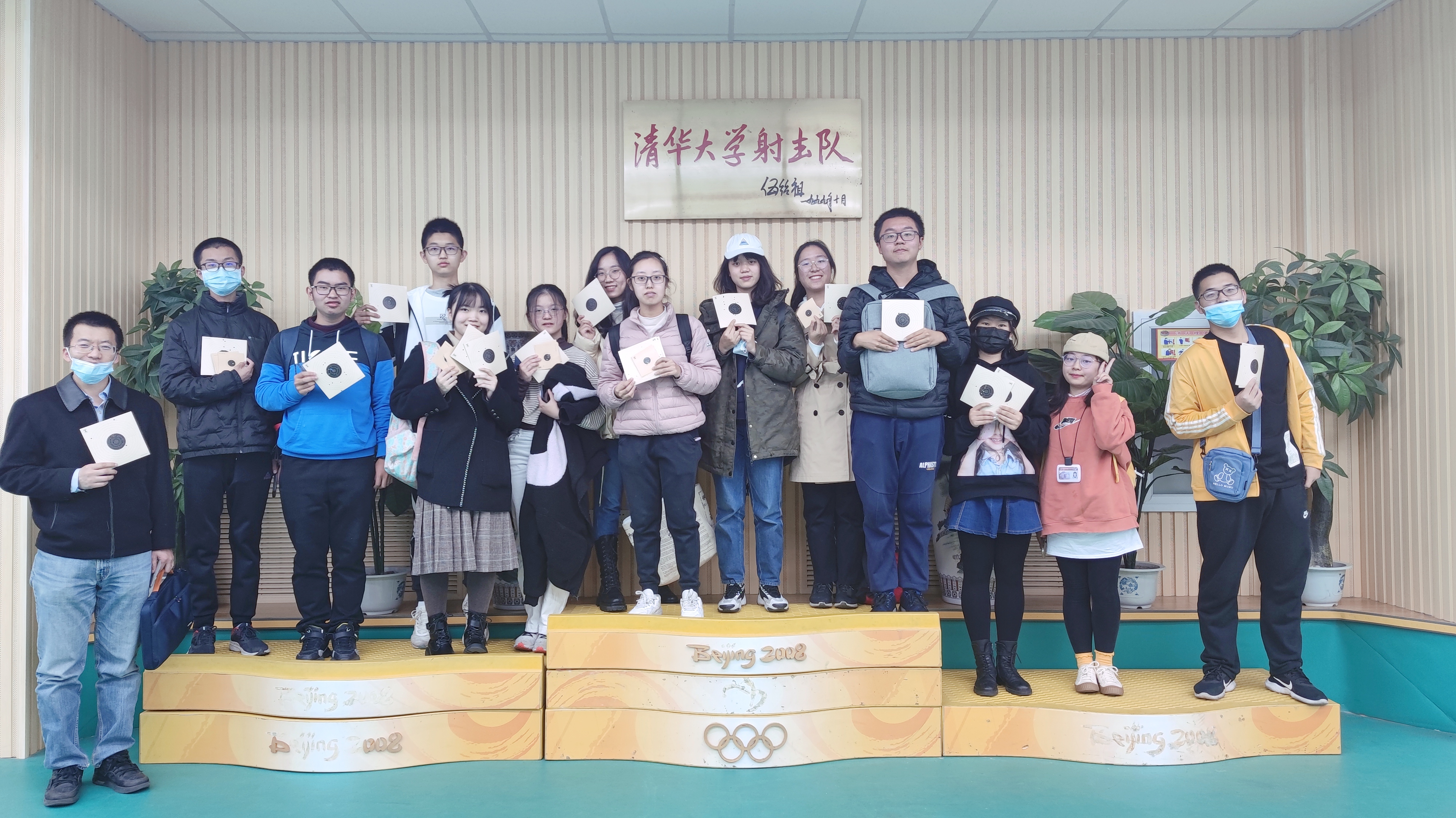 20210102-新葡萄官网AMG“新生导引课”建设纪实-吴玉新-参加射击体验项目.jpg
