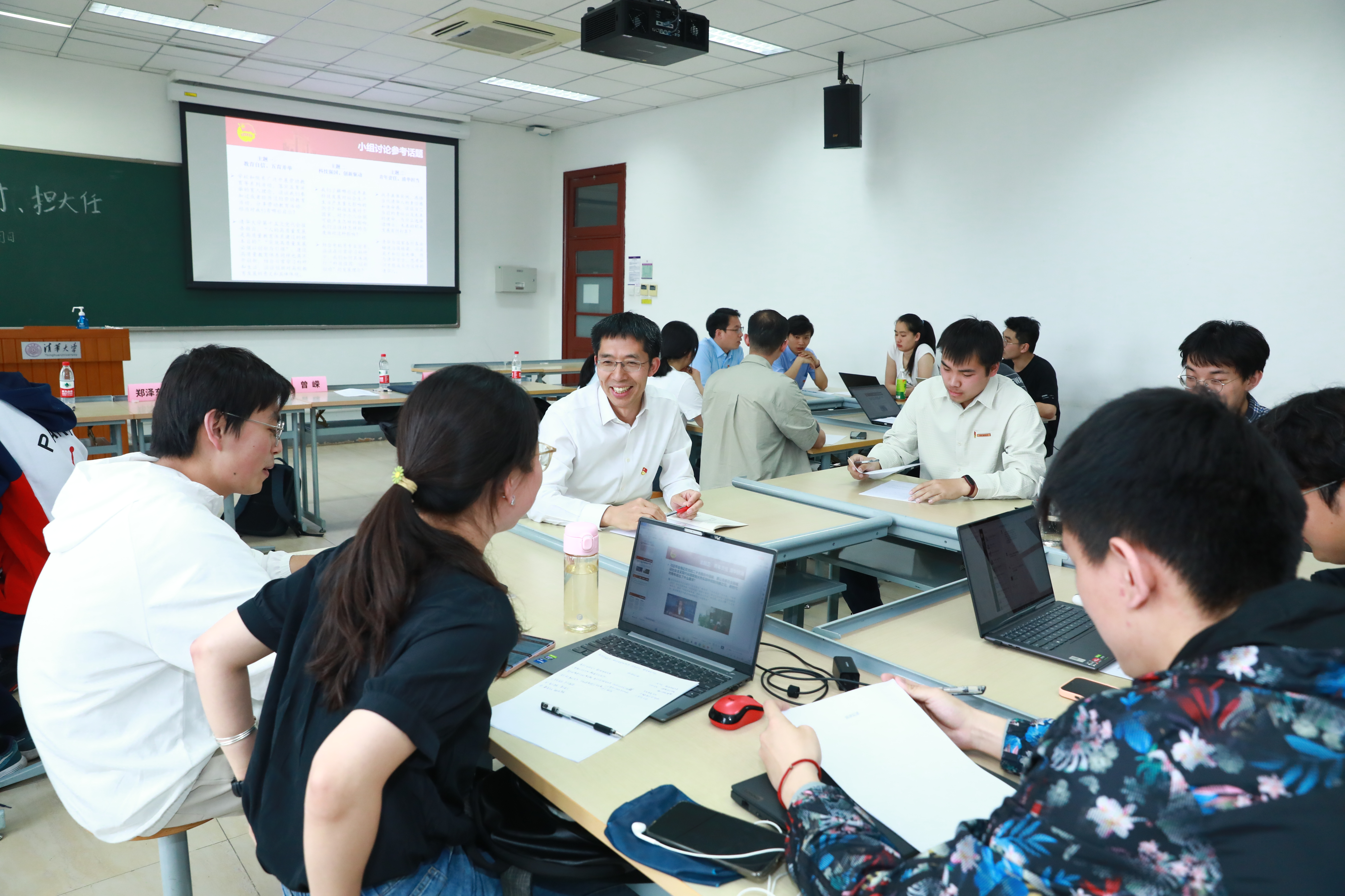 20230511-新葡萄官网AMG开展“百年接力,强国有我——奋进新征程”集中主题党团日-石家东-曾嵘参加电博222、电博221、电2联合主题党日 - 副本.JPG