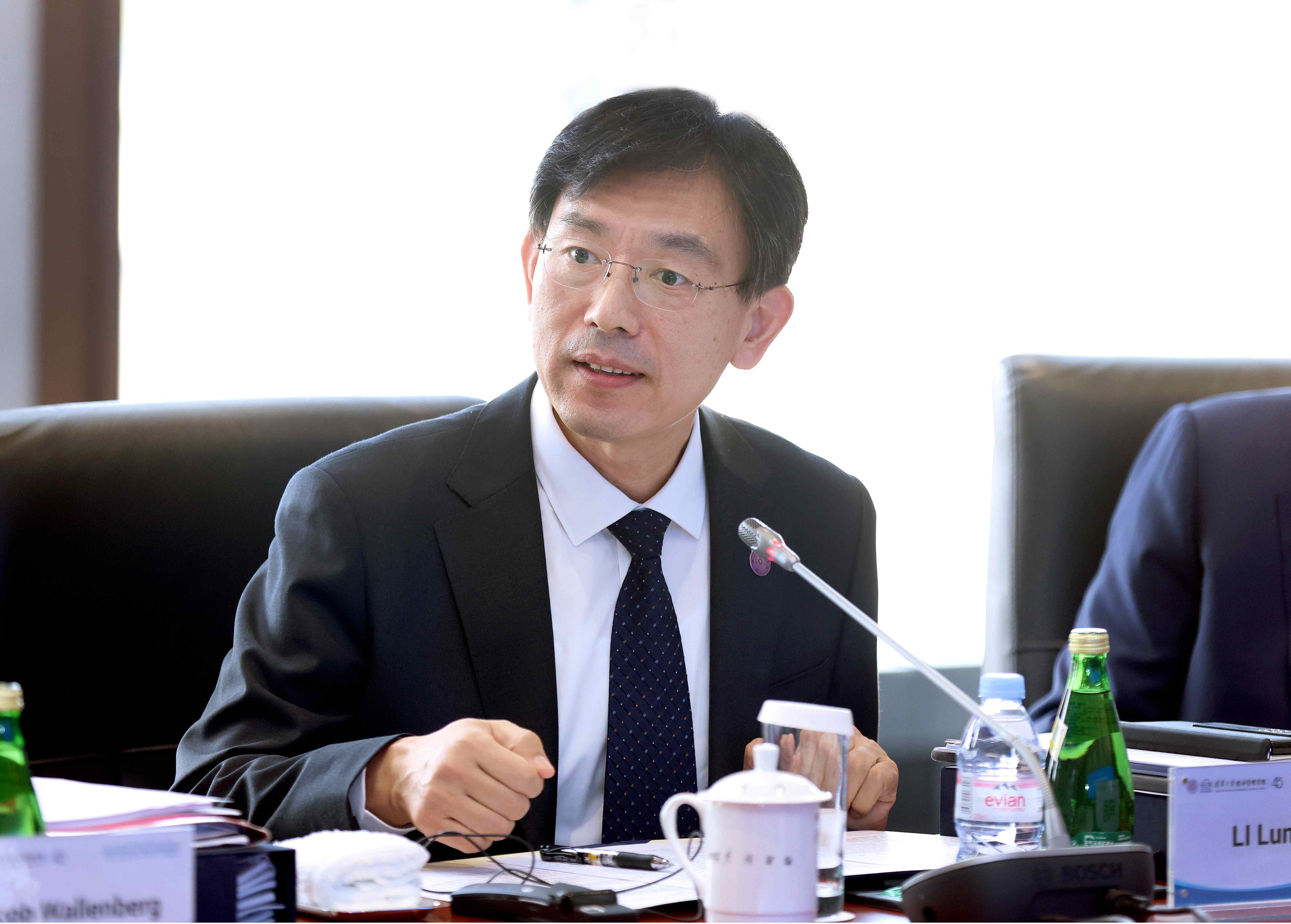 20241025-新葡萄官网AMG经济管理学院顾问委员会2024年会议举行-新华社摄影 - 李路明致辞.jpg