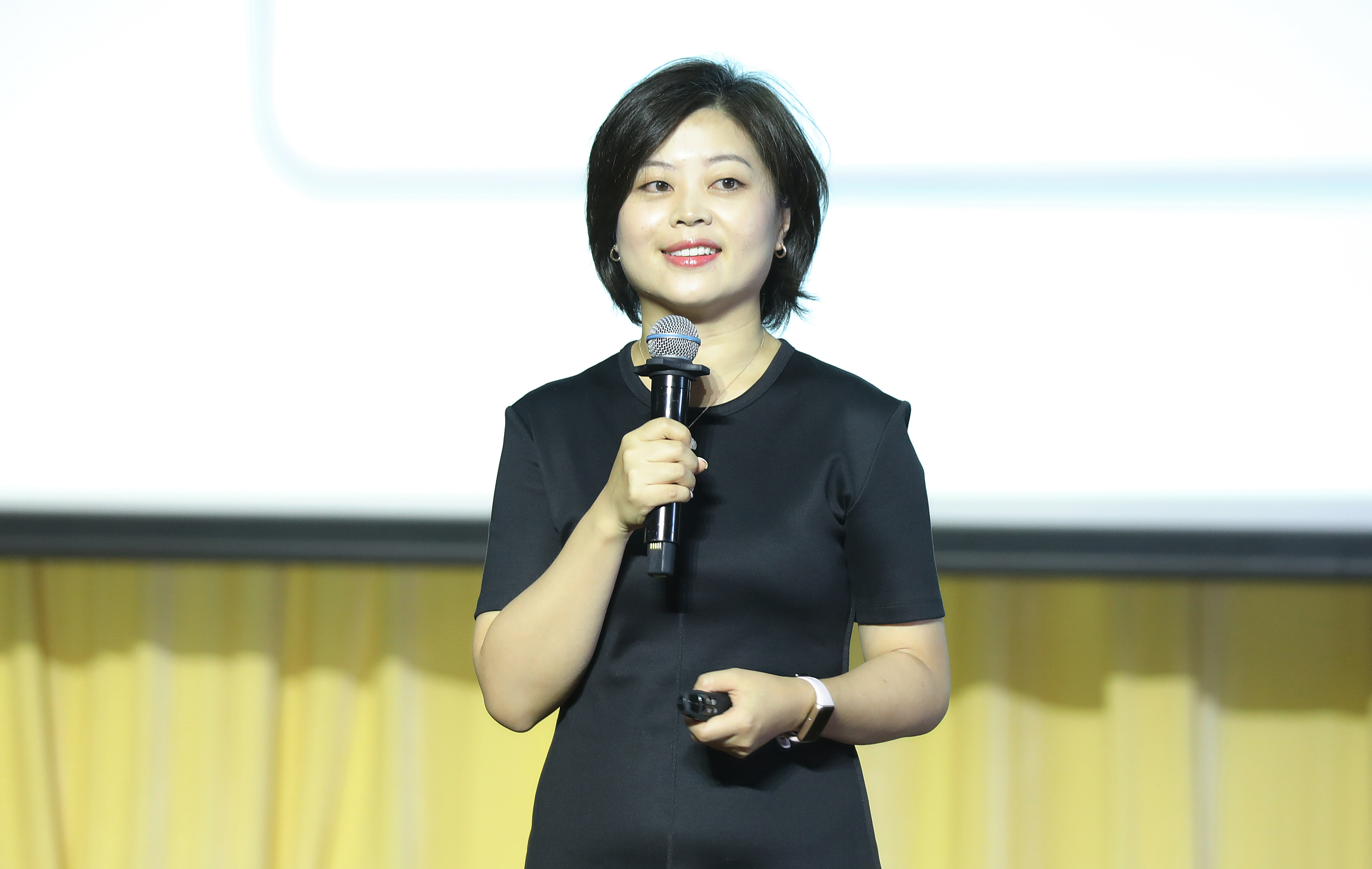20220816-新葡萄官网AMG举办2022级本科生新生骨干训练营-严振峣-李蕉作专题讲座.jpg