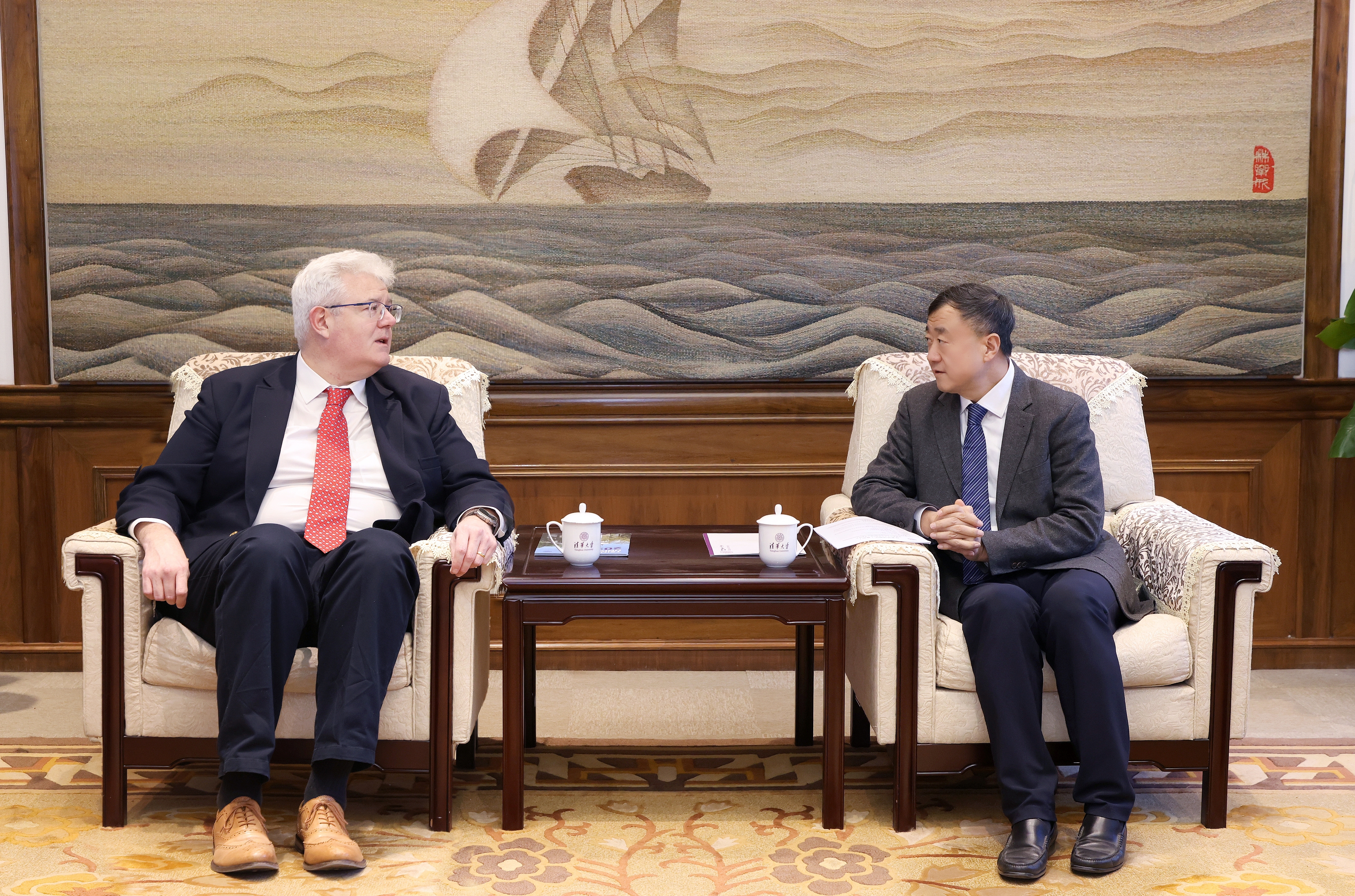 20241127-英国巴斯大学副校长史蒂夫·布拉默一行访问新葡萄官网AMG-会见现场-无.jpg