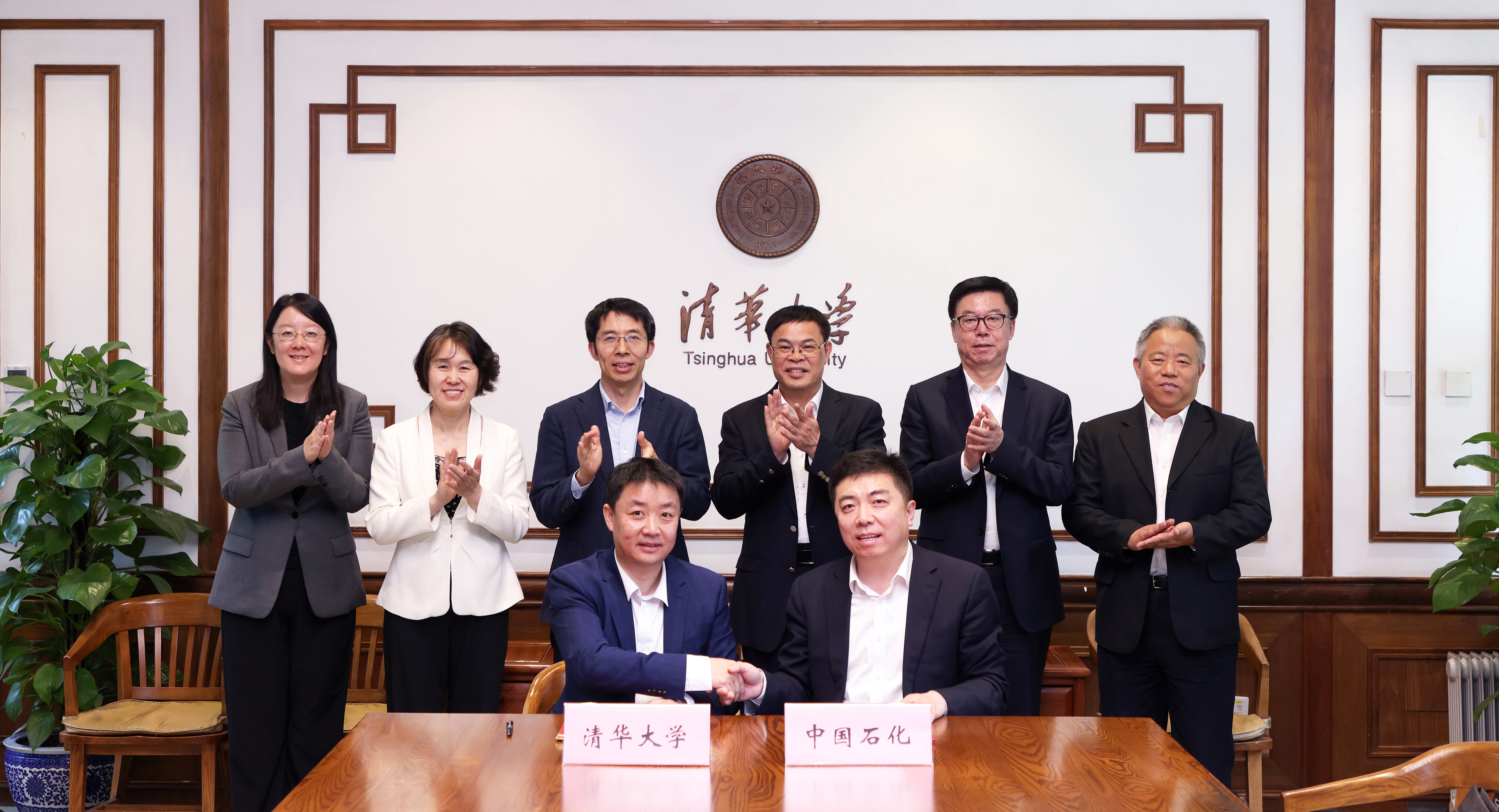 20250422-新葡萄官网AMG(计算机系)-中国石油化工集团有限公司人工智能联合研究中心签约仪式举行-嘉艺-签约仪式(1).jpg