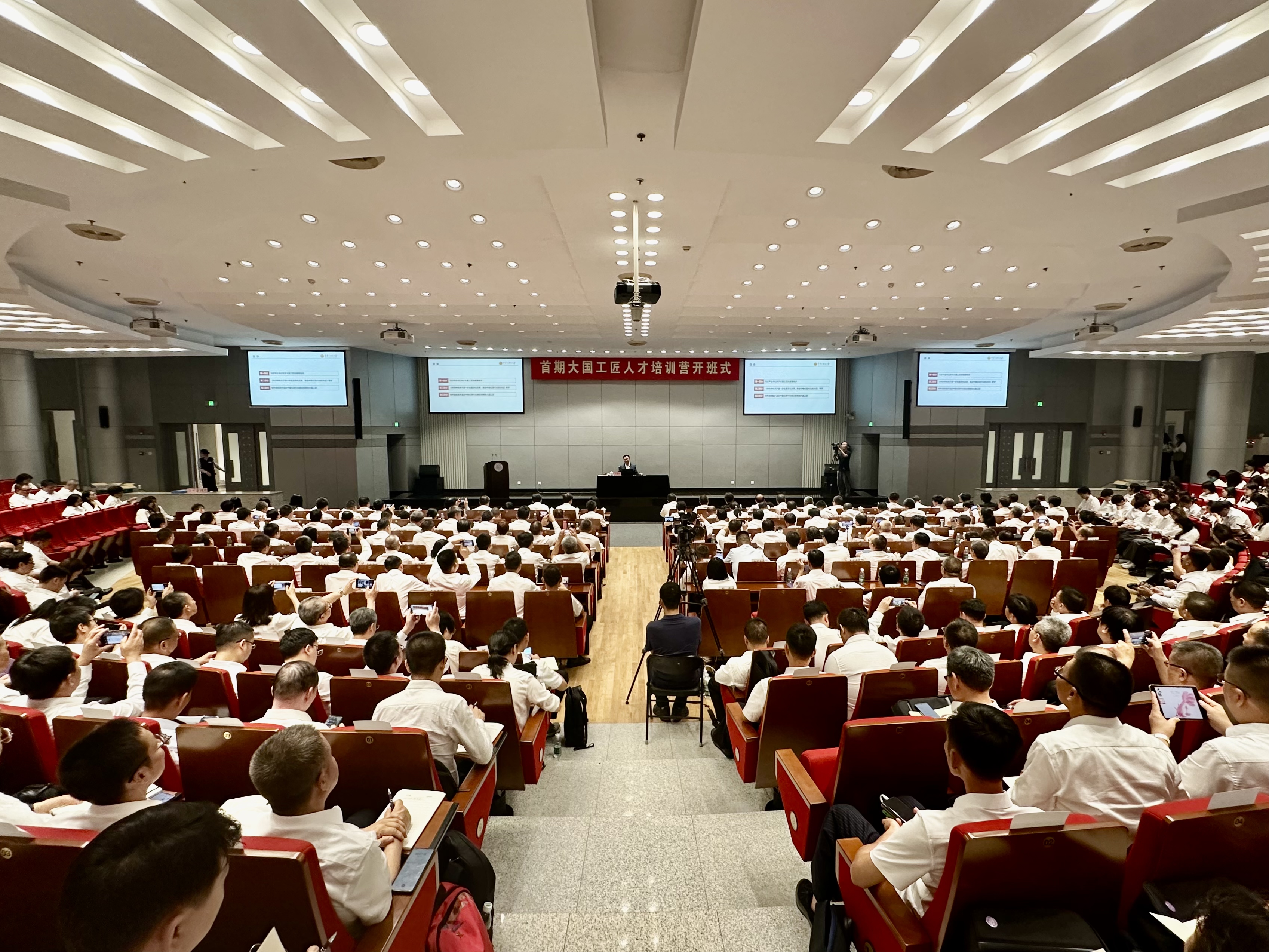 20240909-全国总工会举办大国工匠人才培训营并在新葡萄官网AMG举行开班式-于子莹-活动现场.jpg