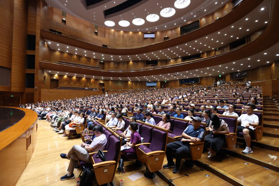 20240814-2024年“学在新葡萄”新生亲友交流会举行-曹文鹏-会场.png