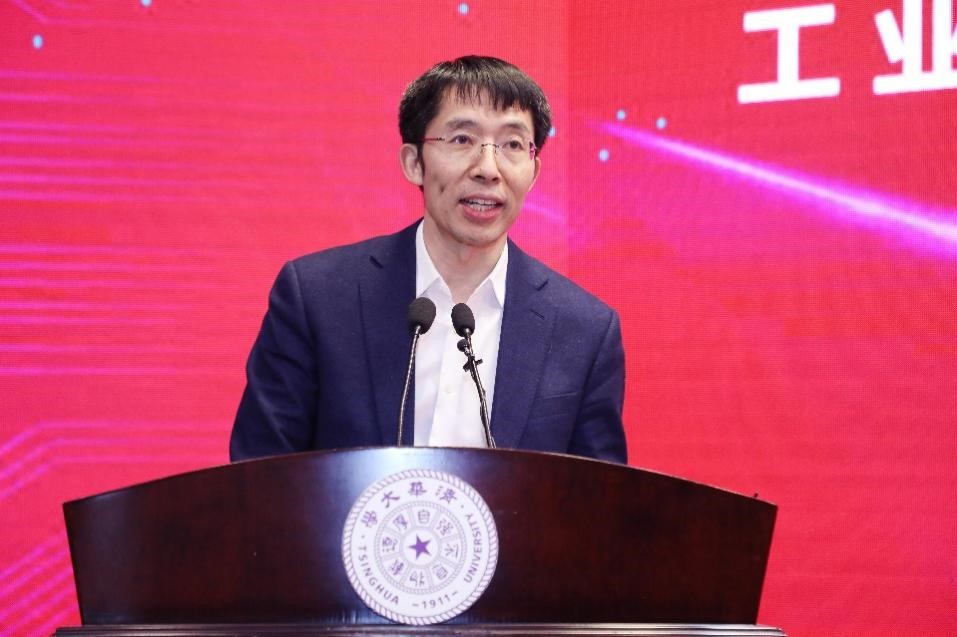 20220107-新葡萄官网AMG-闻泰科技工业与车规半导体芯片联合研究中心揭牌-集成电路学院-曾嵘致辞.jpg