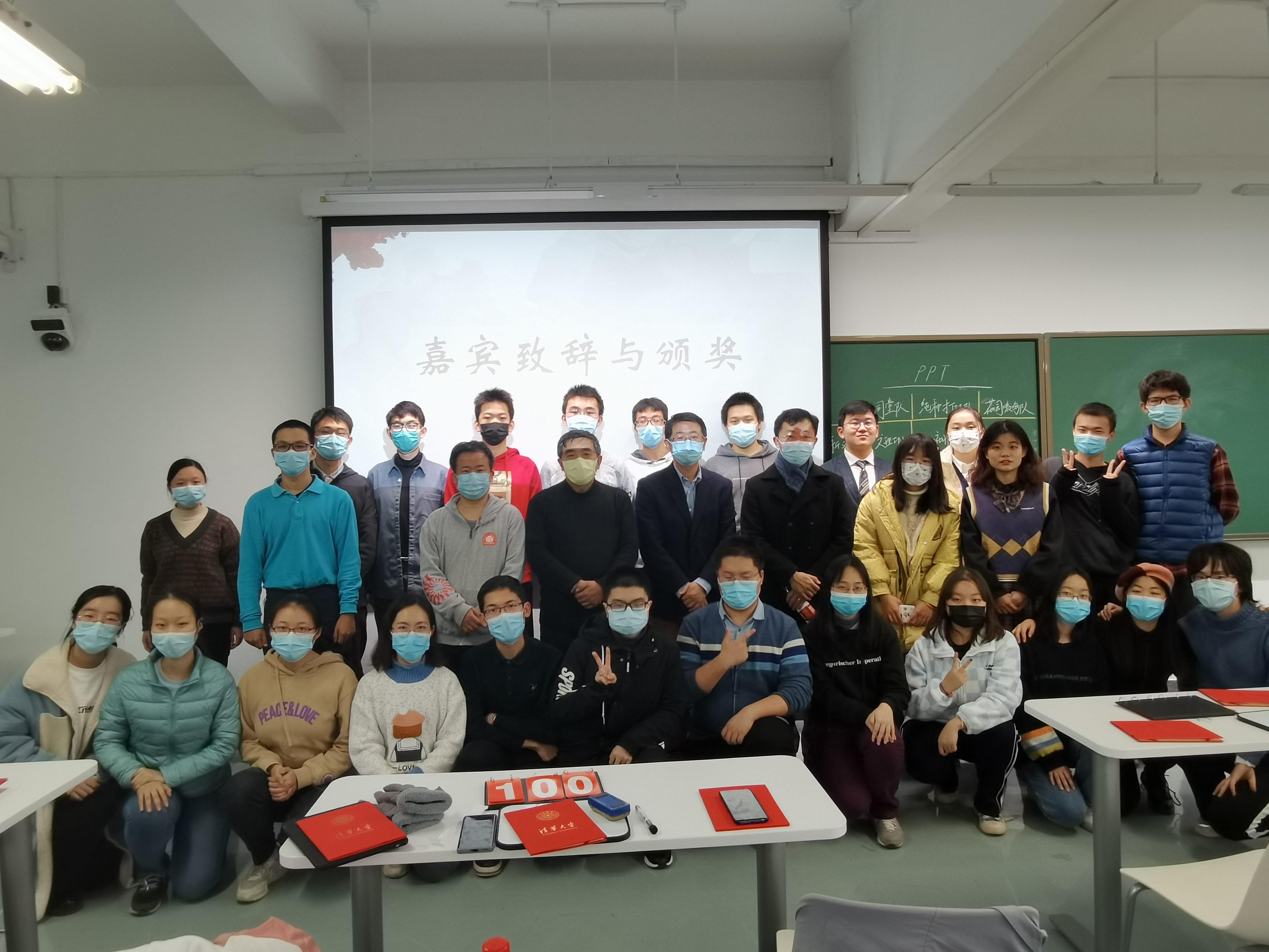 《20211121-红烛新火 | 新葡萄官网AMG第二十三届大学生人文知识竞赛圆满落幕-文素基地-合影》.jpg