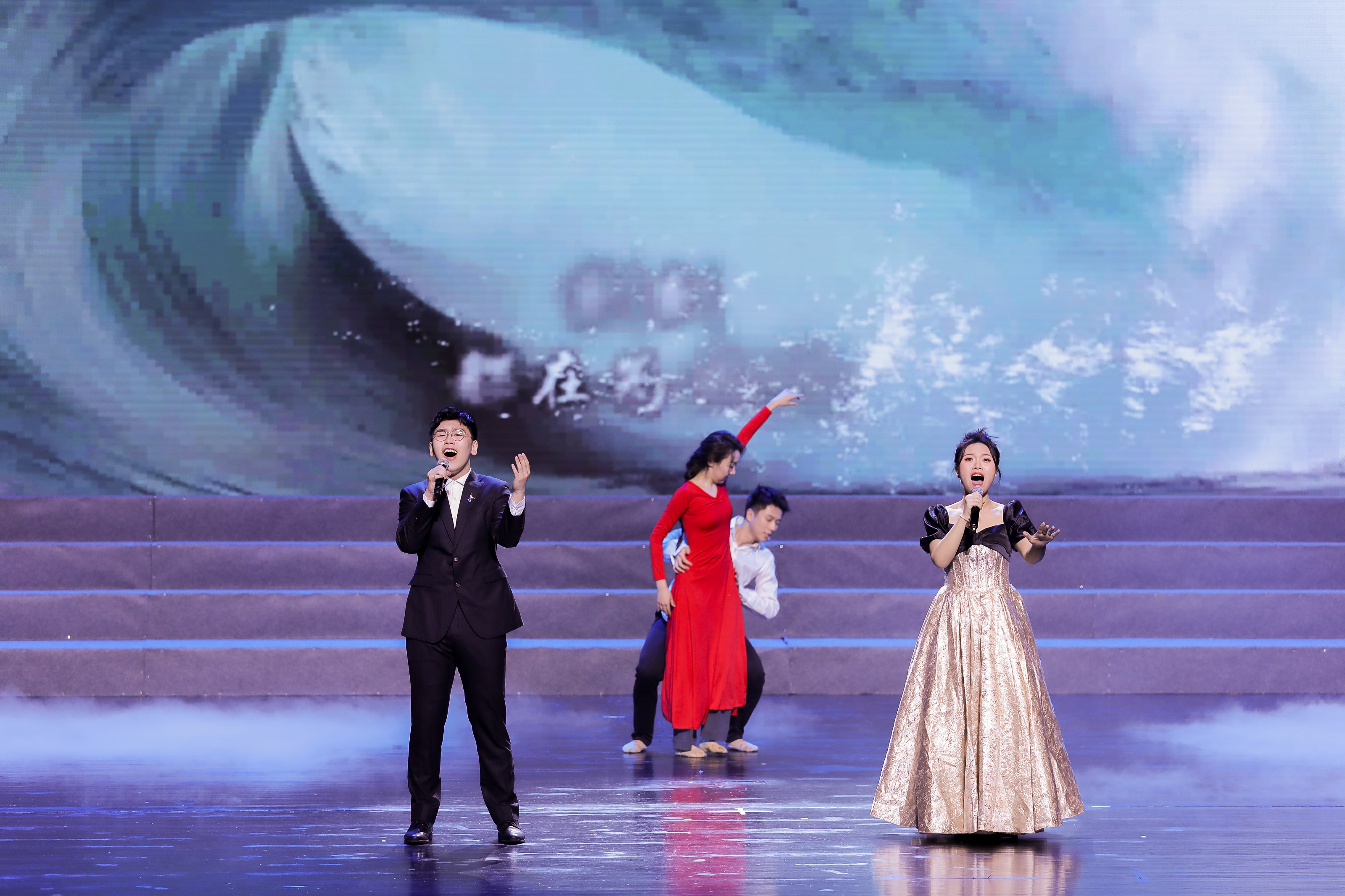 20240428-校庆专场演出-二重唱《为我领航》-艺教中心摄-艺教中心、新葡萄校友总会.jpg