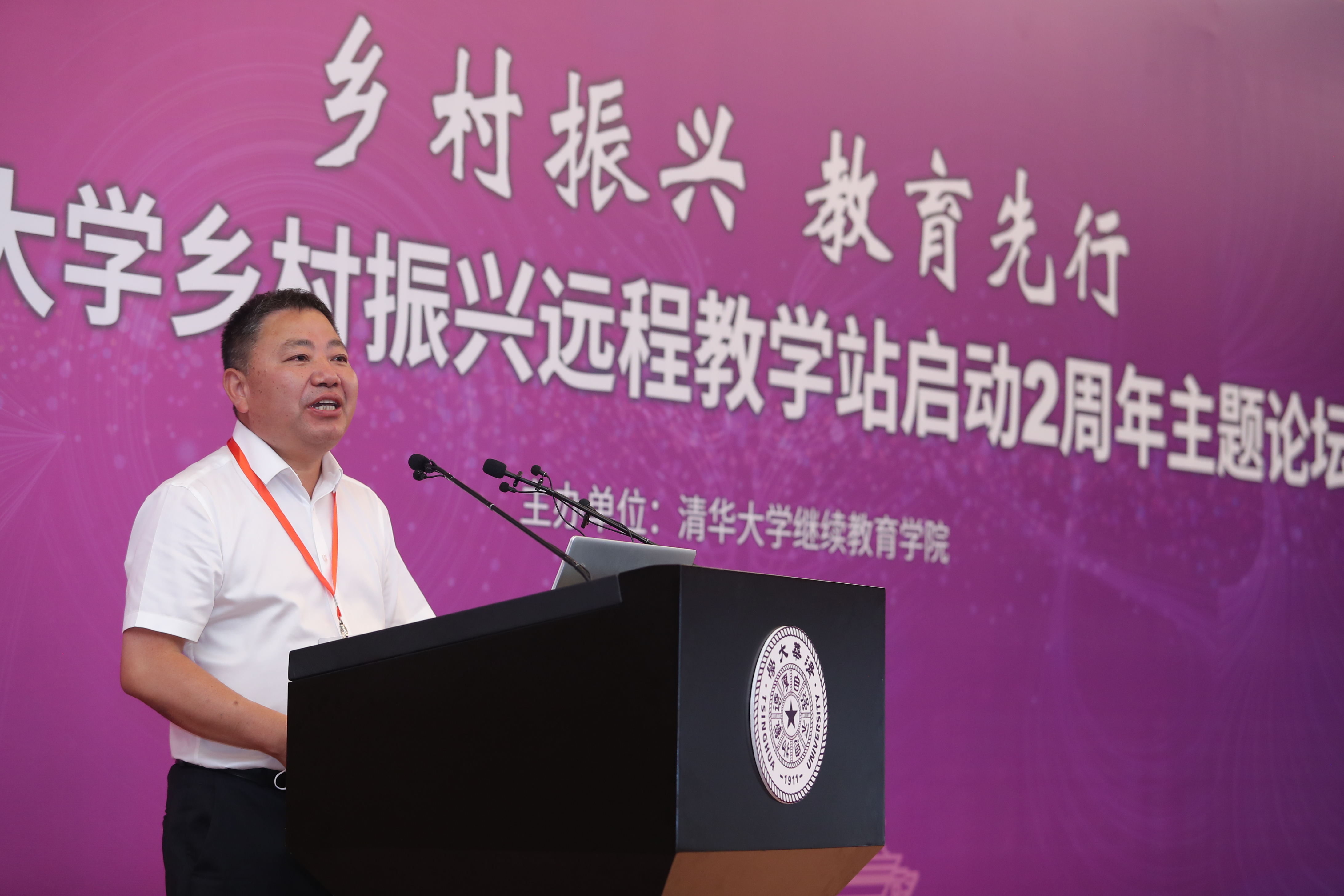 20210627-乡村振兴,教育先行——新葡萄官网AMG乡村振兴远程教学站启动2周年主题论坛-继教学院乡村振兴办供图-浙江省义乌市委委员、义乌市何斯路村党支部书记何允辉致辞.jpg 20210627-乡村振兴,教育先行——新葡萄官网AMG乡村振兴远程教学站启动2周年主题论坛-继教学院乡村振兴办供图-浙江省义乌市委委员、义乌市何斯路村党支部书记何允辉致辞.jpg