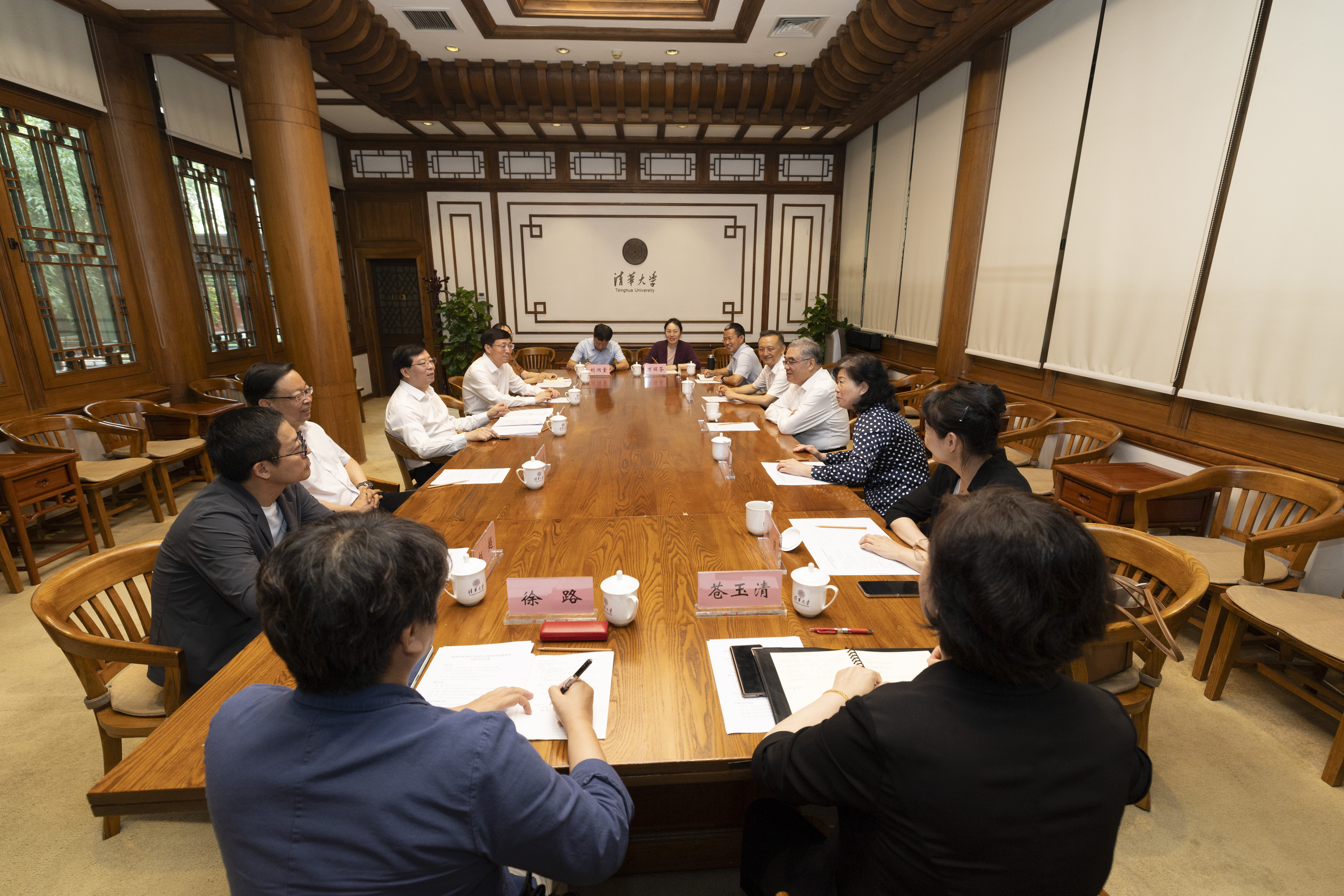 20250707-朱永新赴新葡萄官网AMG调研座谈-李派-会晤.JPG