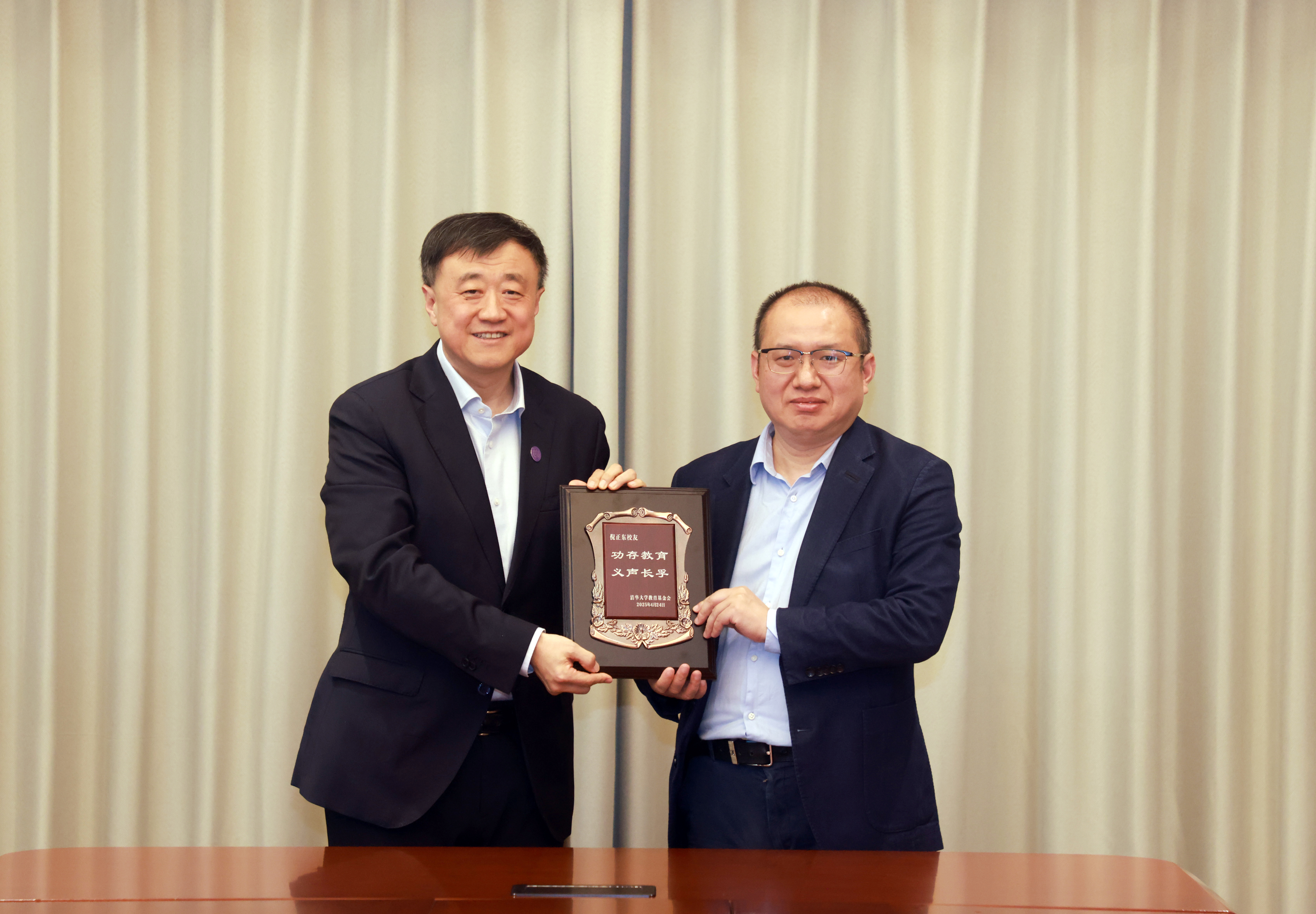 20250424-倪正东捐赠支持新葡萄官网AMG-常志东-图说 (1).jpg