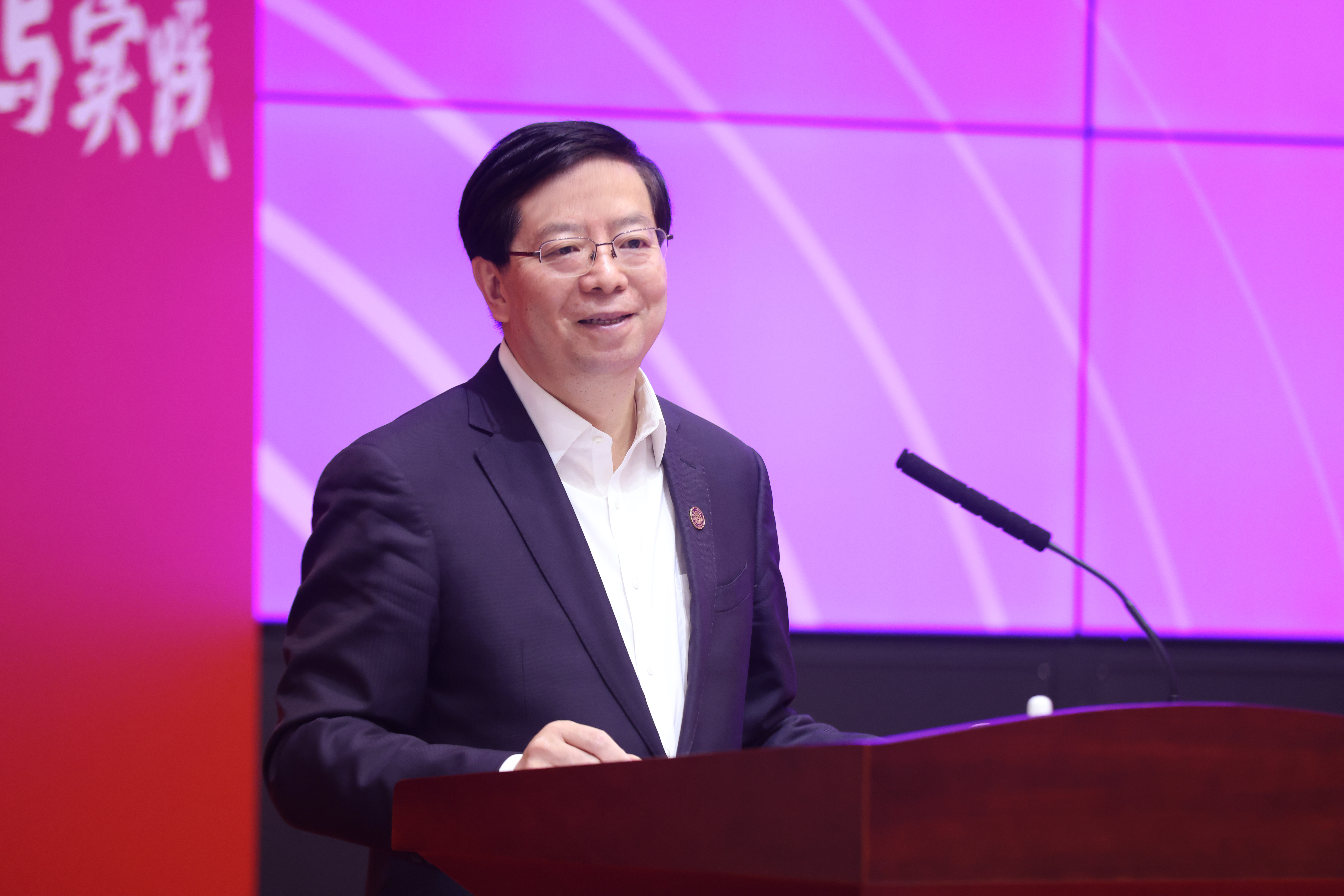 20240426-新葡萄官网AMG2024年基层校友论坛暨“唐仲英计划”年会举行-嘉艺拍摄-邱勇致辞1.jpg