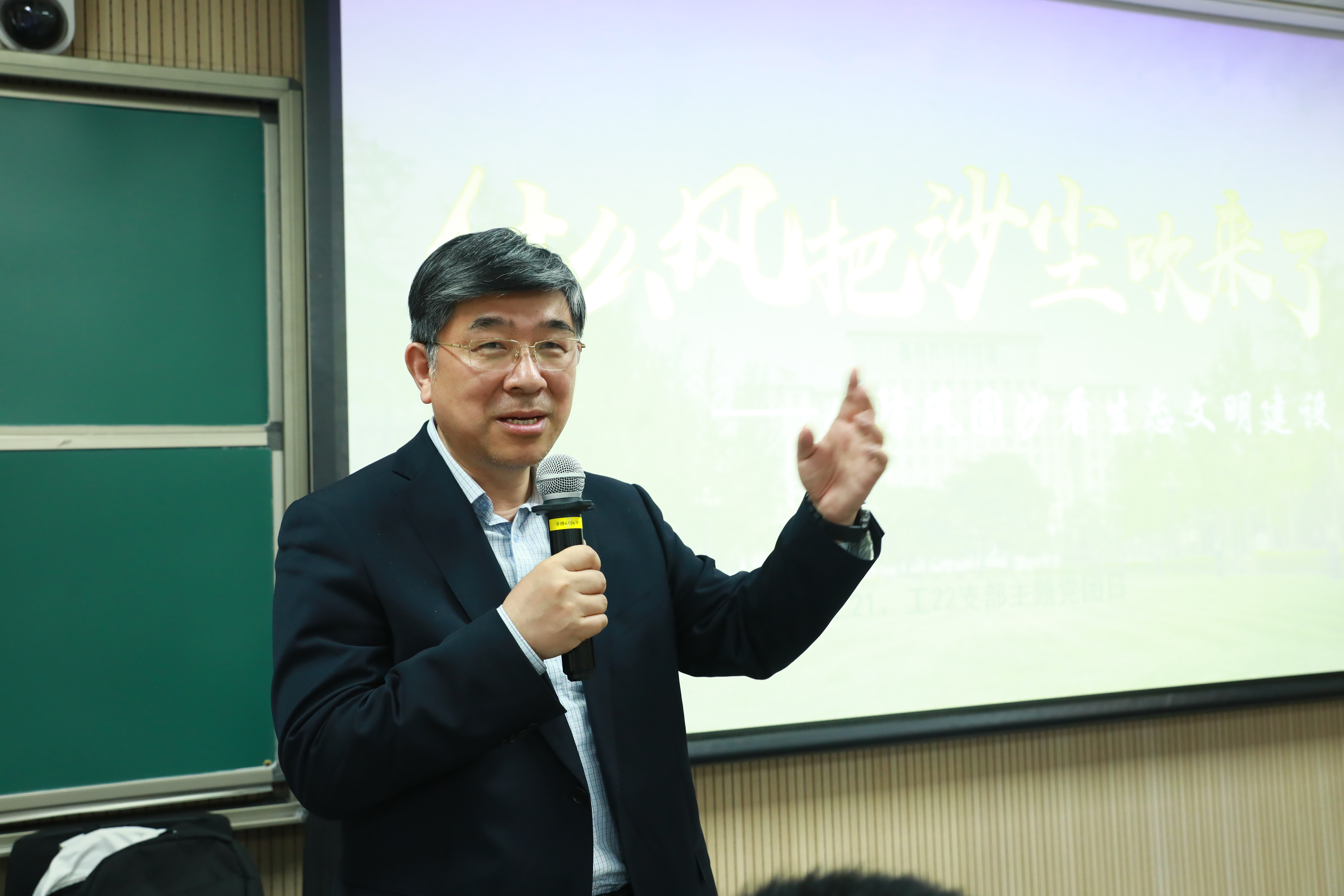 20230511-新葡萄官网AMG开展“百年接力,强国有我——奋进新征程”集中主题党团日-石家东-郑力参加工2年级联合支部主题团日.JPG