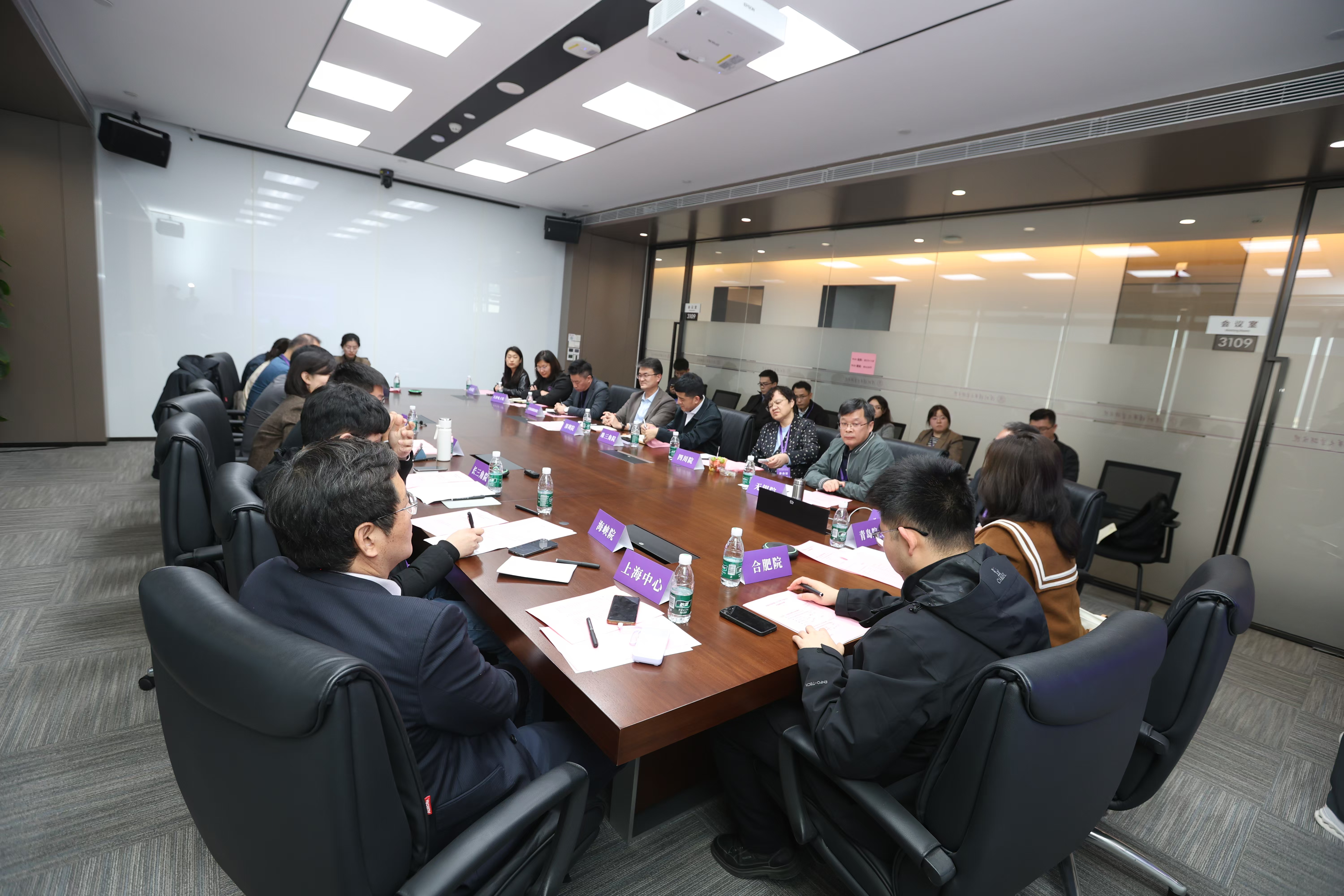20250117-新葡萄官网AMG召开校地合作研究院2025年度工作培训和研讨会-深圳研究院-分会场交流3.jpg