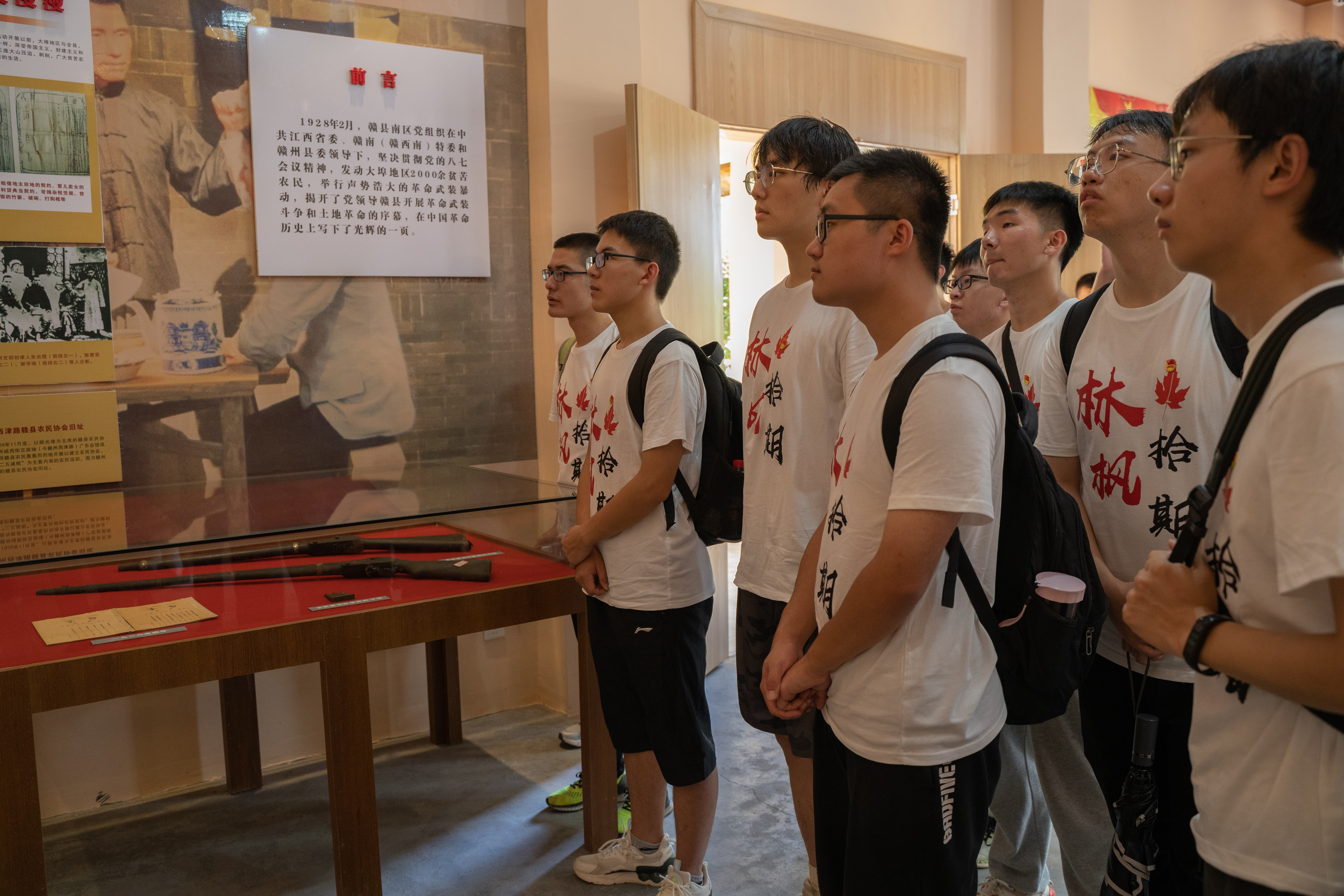 20220808-0814-新葡萄官网AMG“林枫计划”师生赴江西赣县区调研实践-桂雨谦摄-支队师生参观大埠暴动陈列室.jpg
