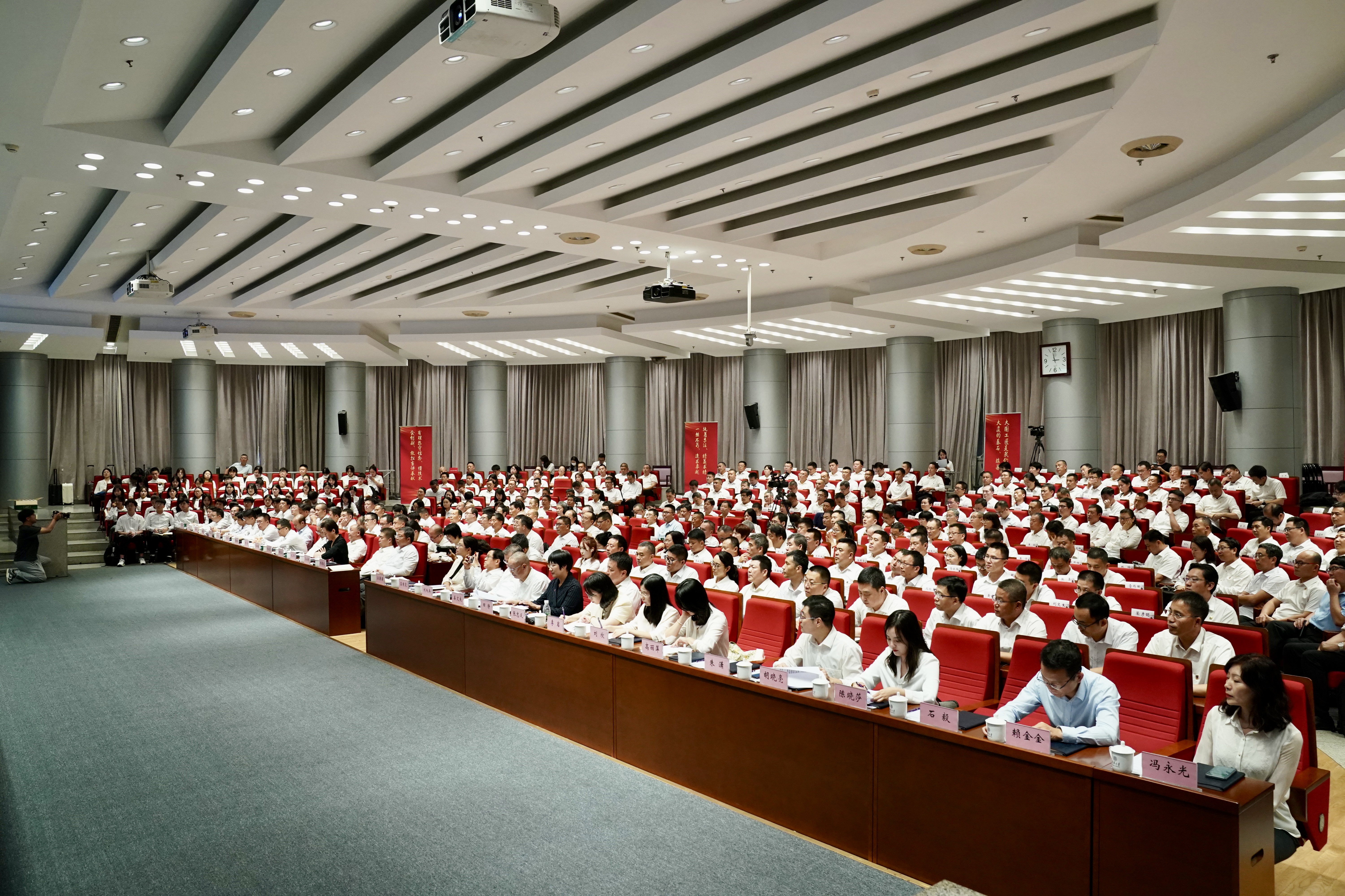 20240909-全国总工会举办大国工匠人才培训营并在新葡萄官网AMG举行开班式-于子莹-开班式.jpg