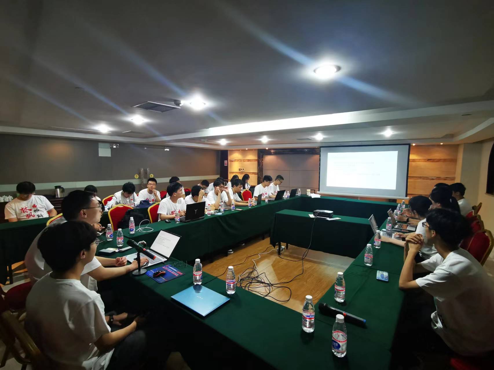 20220808-0814-新葡萄官网AMG“林枫计划”师生赴江西赣县区调研实践-吕宇乾摄-支队师生专题读书会.jpg