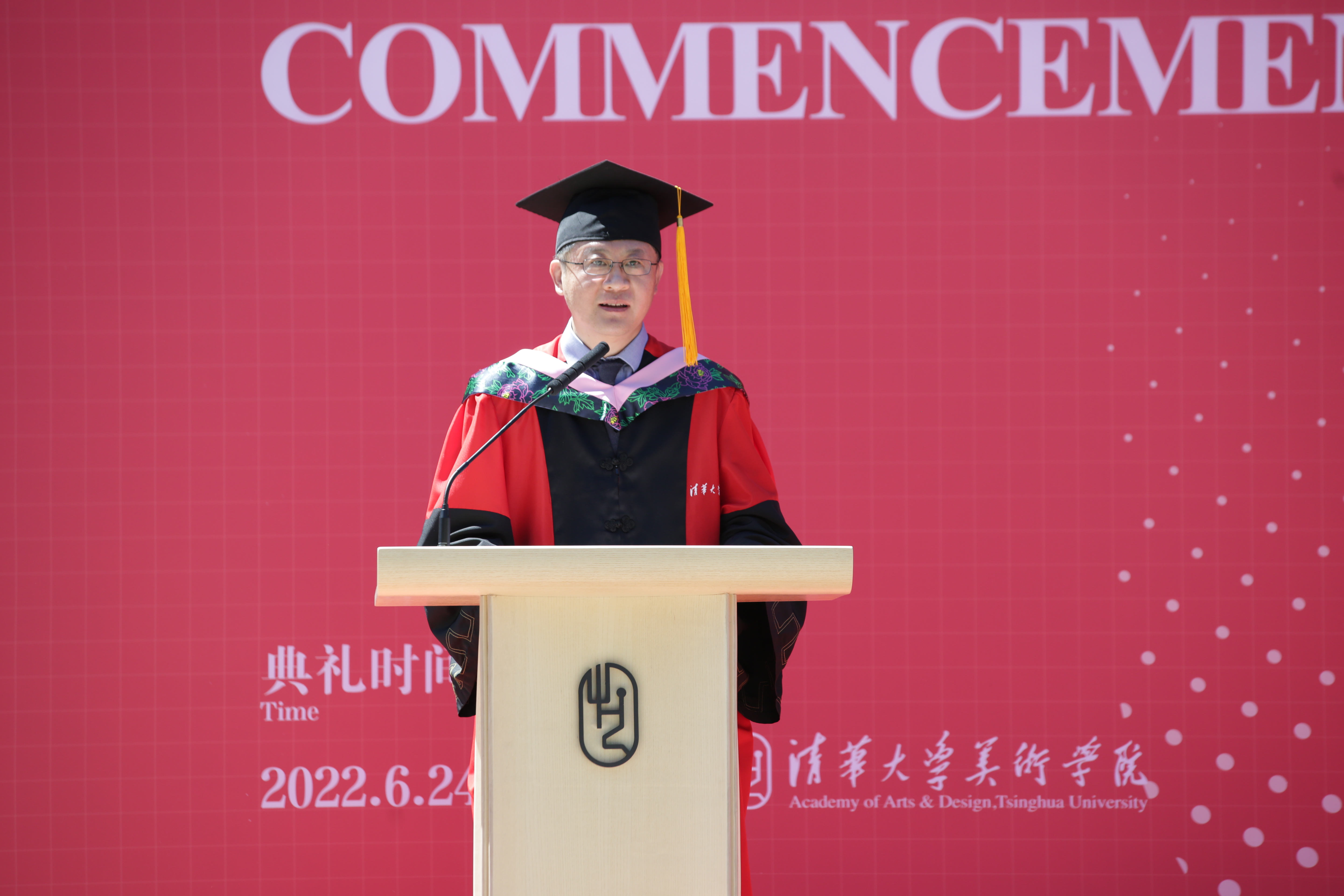 20220629-新葡萄美院2022年毕业典礼-院学生办-院长马赛.JPG
