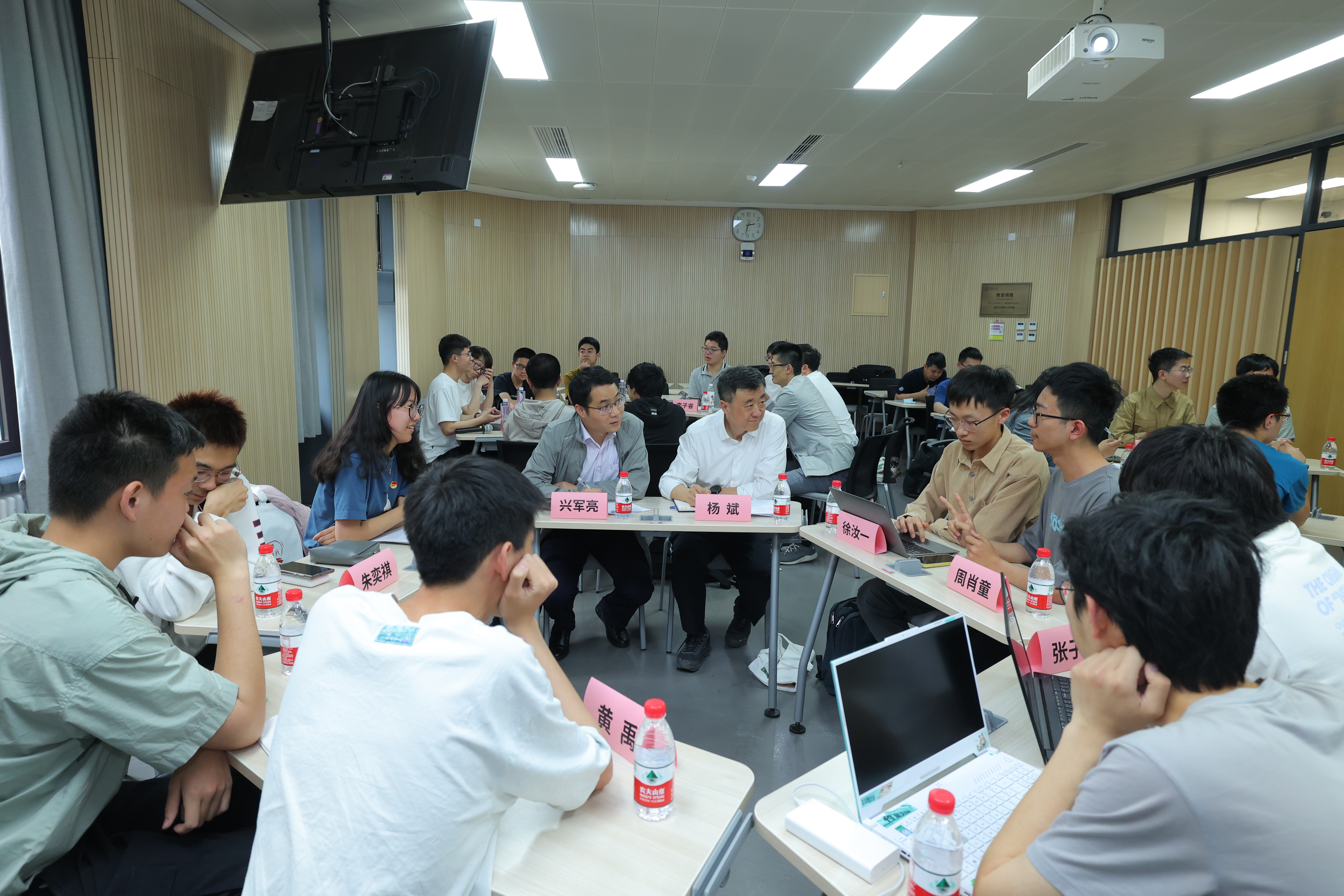 20230511-新葡萄官网AMG开展“百年接力,强国有我——奋进新征程”集中主题党团日-石家东-杨斌参加计21主题团日.JPG
