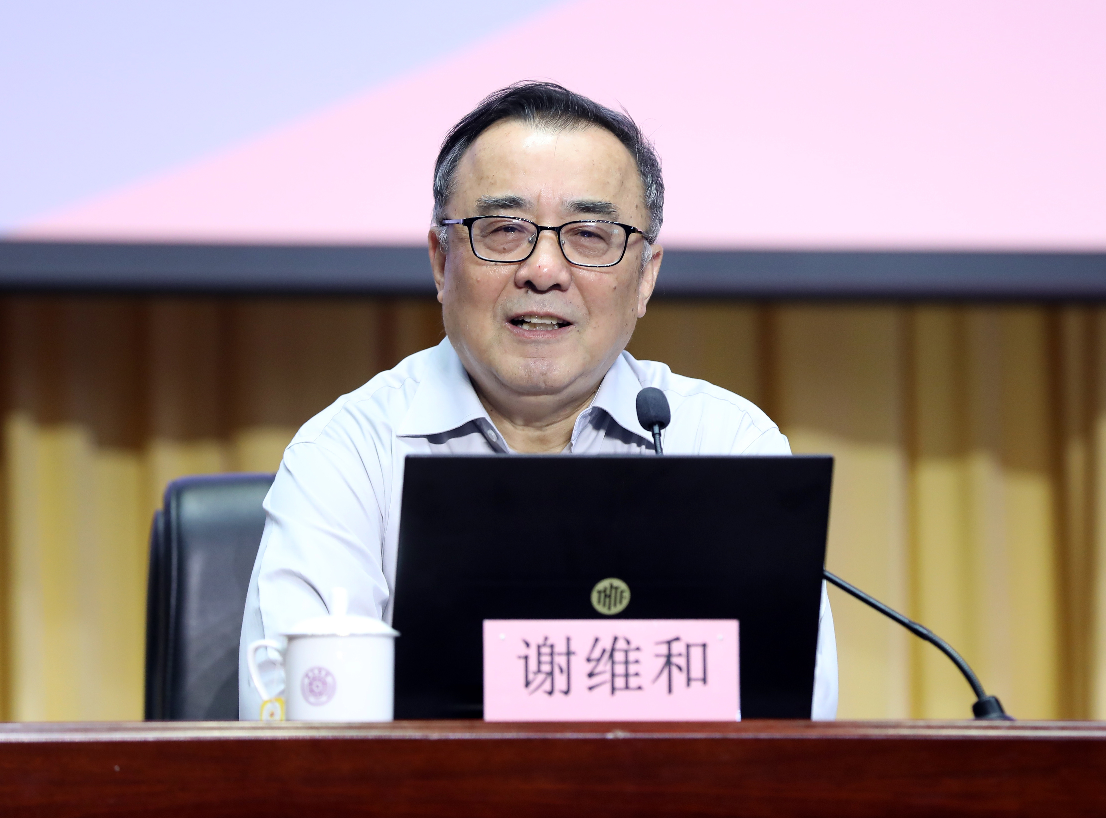 20230518-新葡萄官网AMG举办学习贯彻习近平新时代中国特色社会主义思想主题教育读书班专题三辅导报告会-曹文鹏-谢维和作报告.JPG