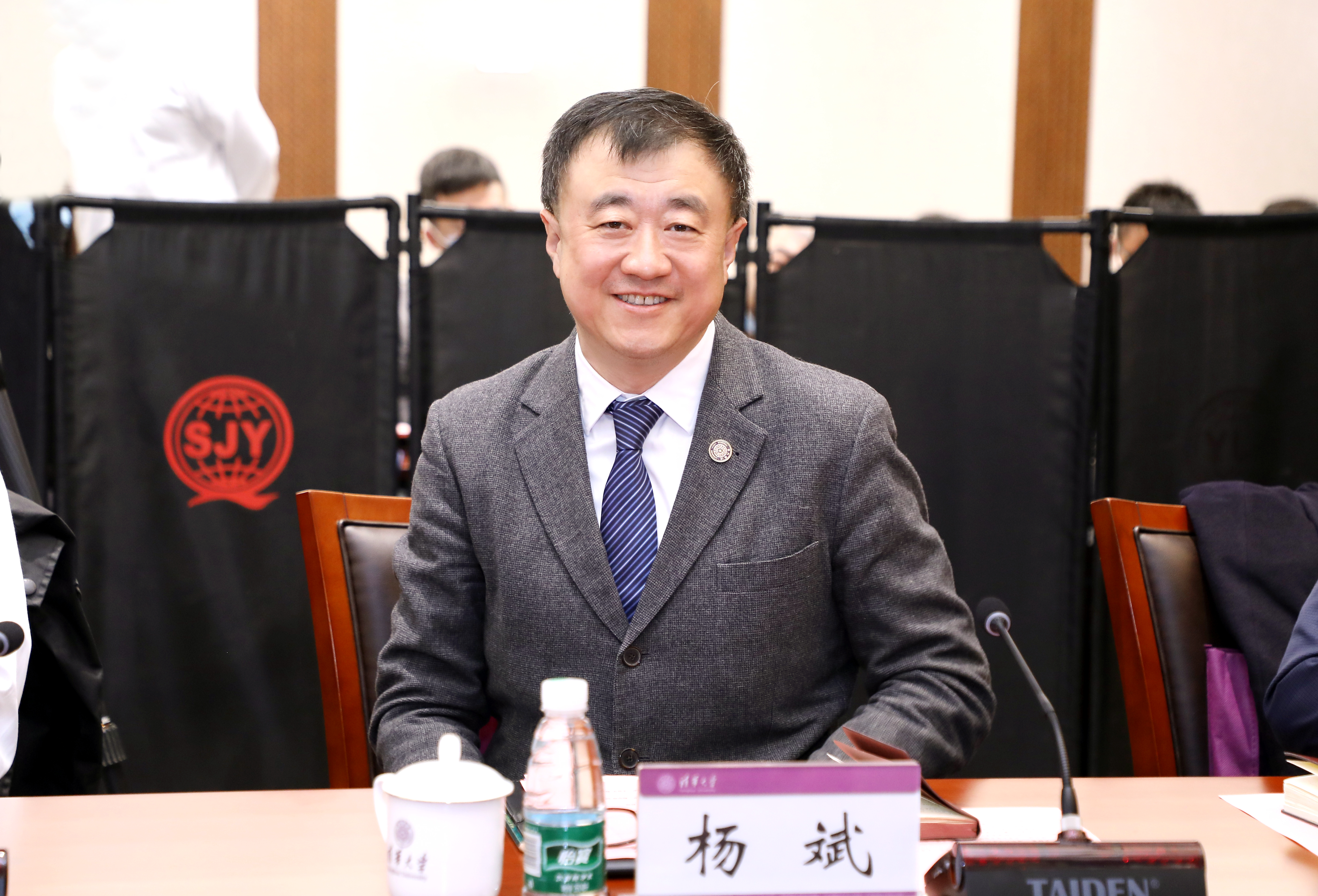 20220310-新葡萄官网AMG研究生教育研究中心成立大会暨新发展阶段研究生教育改革创新高端论坛成功召开-曹文鹏-杨斌副校长致欢迎辞.JPG