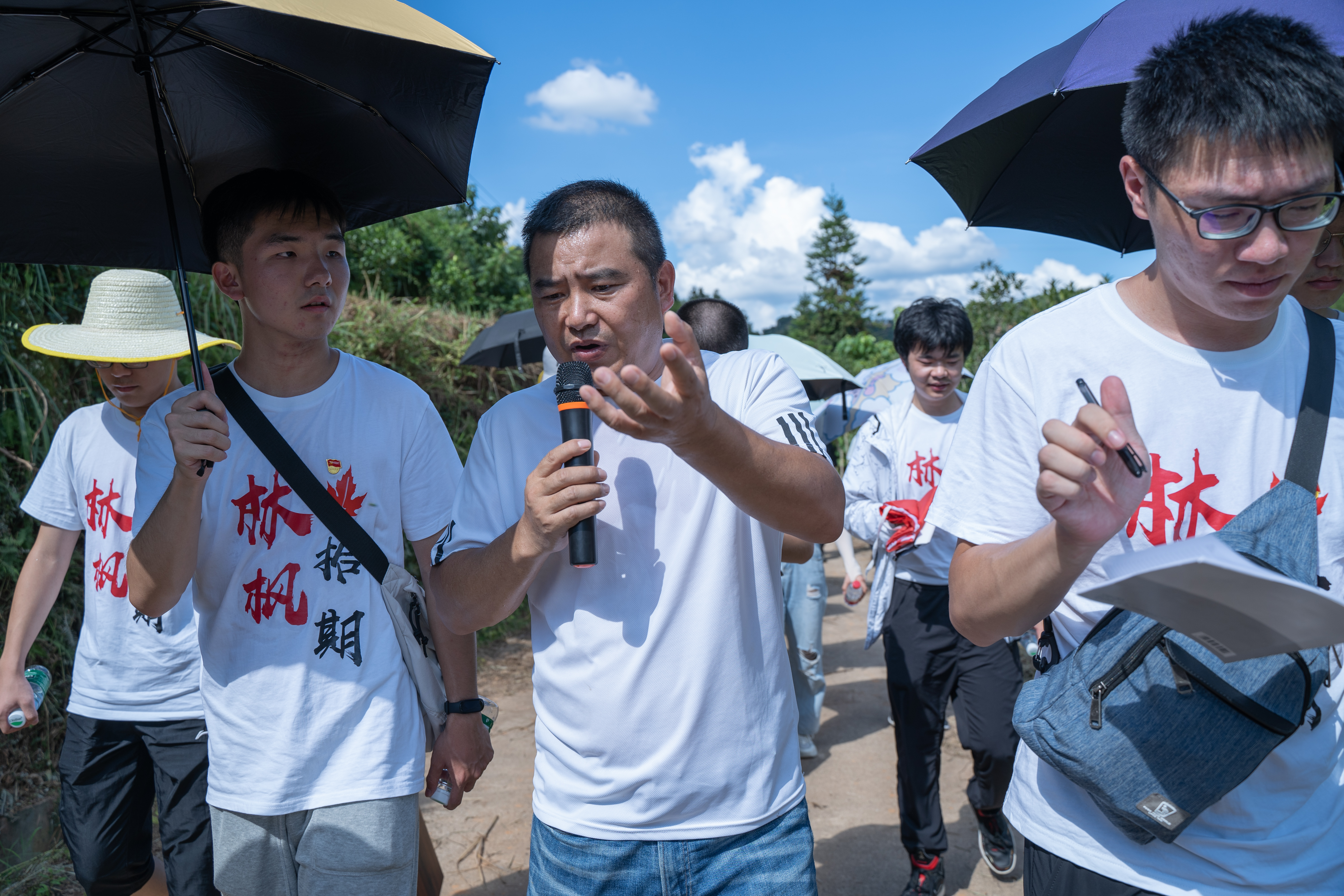 20220808-0814-新葡萄官网AMG“林枫计划”师生赴江西赣县区调研实践-桂雨谦摄-支队师生调研轩辕春秋农业发展有限公司.jpg