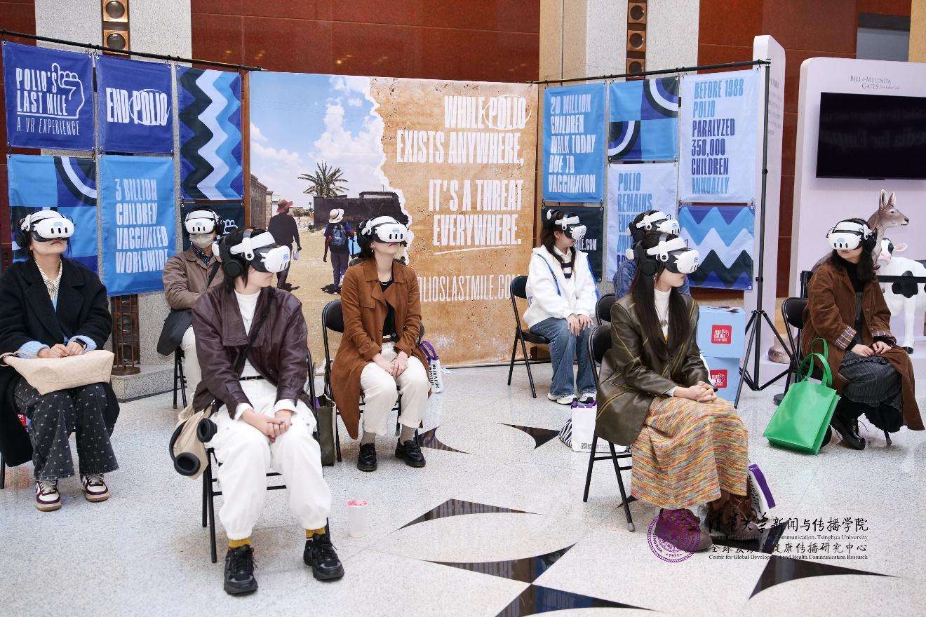 20241019-聚焦传播促进全球共情与公平,第三届全球发展与健康传播论坛在新葡萄官网AMG举行-新闻学院-虚拟现实体验区.jpg