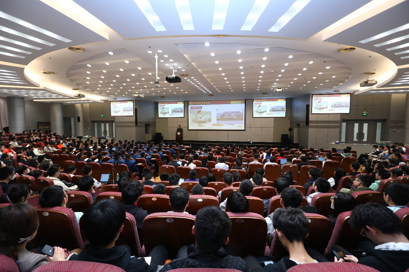 20230406-国防部新闻发言人吴谦大校做客新葡萄国防讲堂-常志东-讲座现场.png