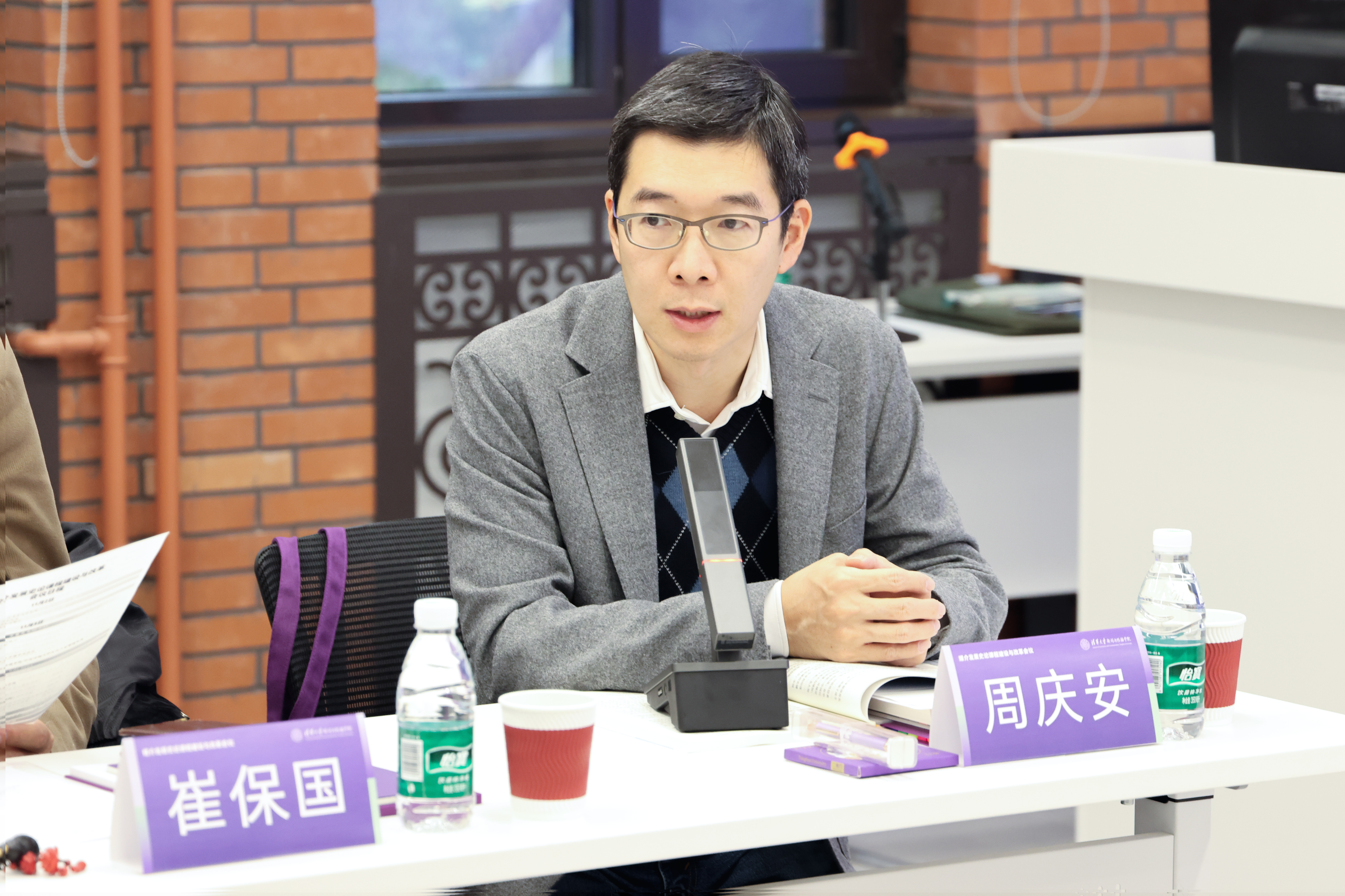 20241103-媒介发展史论课程建设与改革会议-新闻学院-新葡萄官网AMG新闻与传播学院院长周庆安教授.jpg
