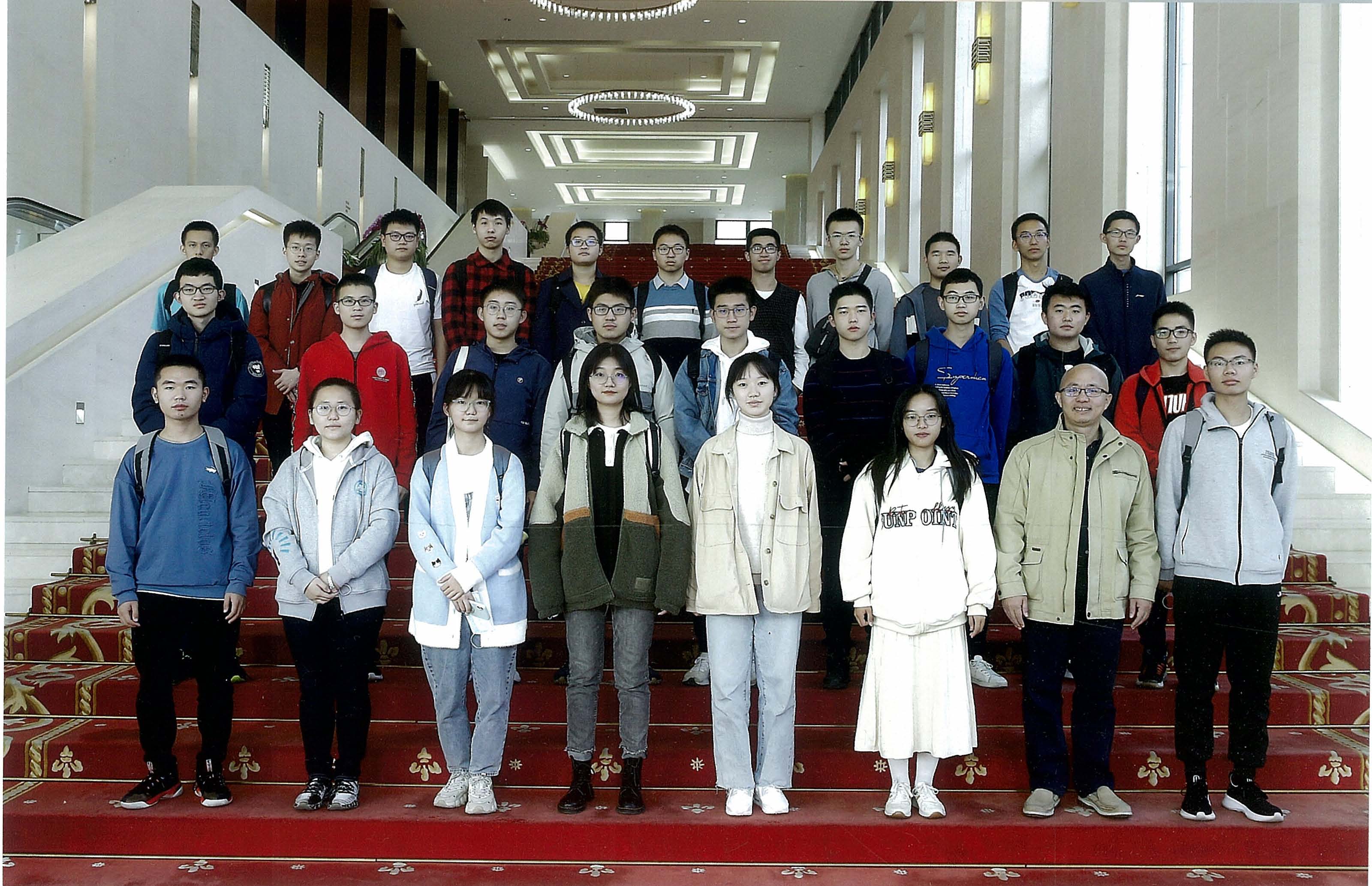 20210102-新葡萄官网AMG“新生导引课”建设纪实-佚名-参观华为.jpg