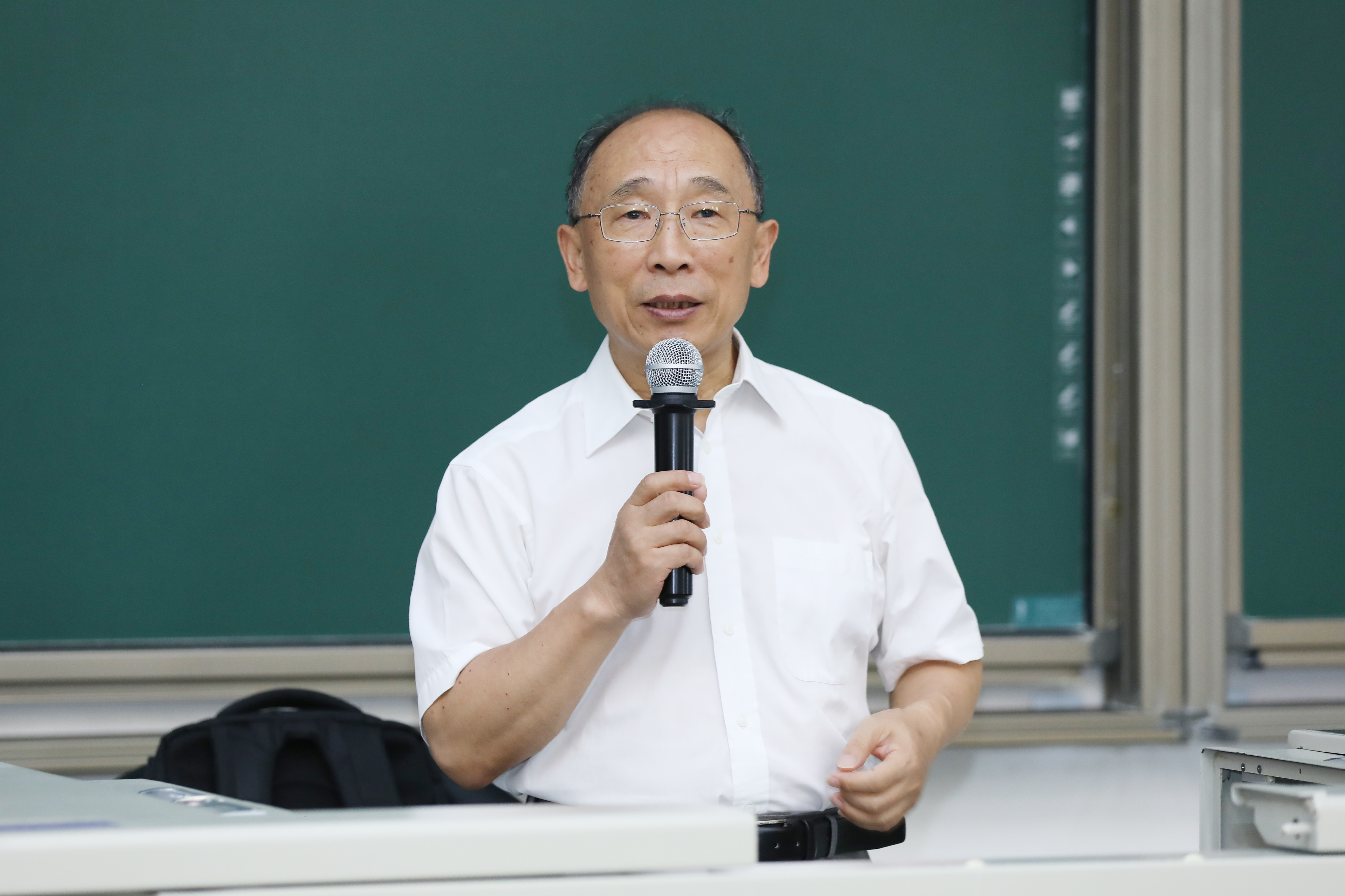 20220816-新葡萄官网AMG开展2022年班主任、辅导员上岗培训-丁文泽-肖贵清作专题报告.JPG