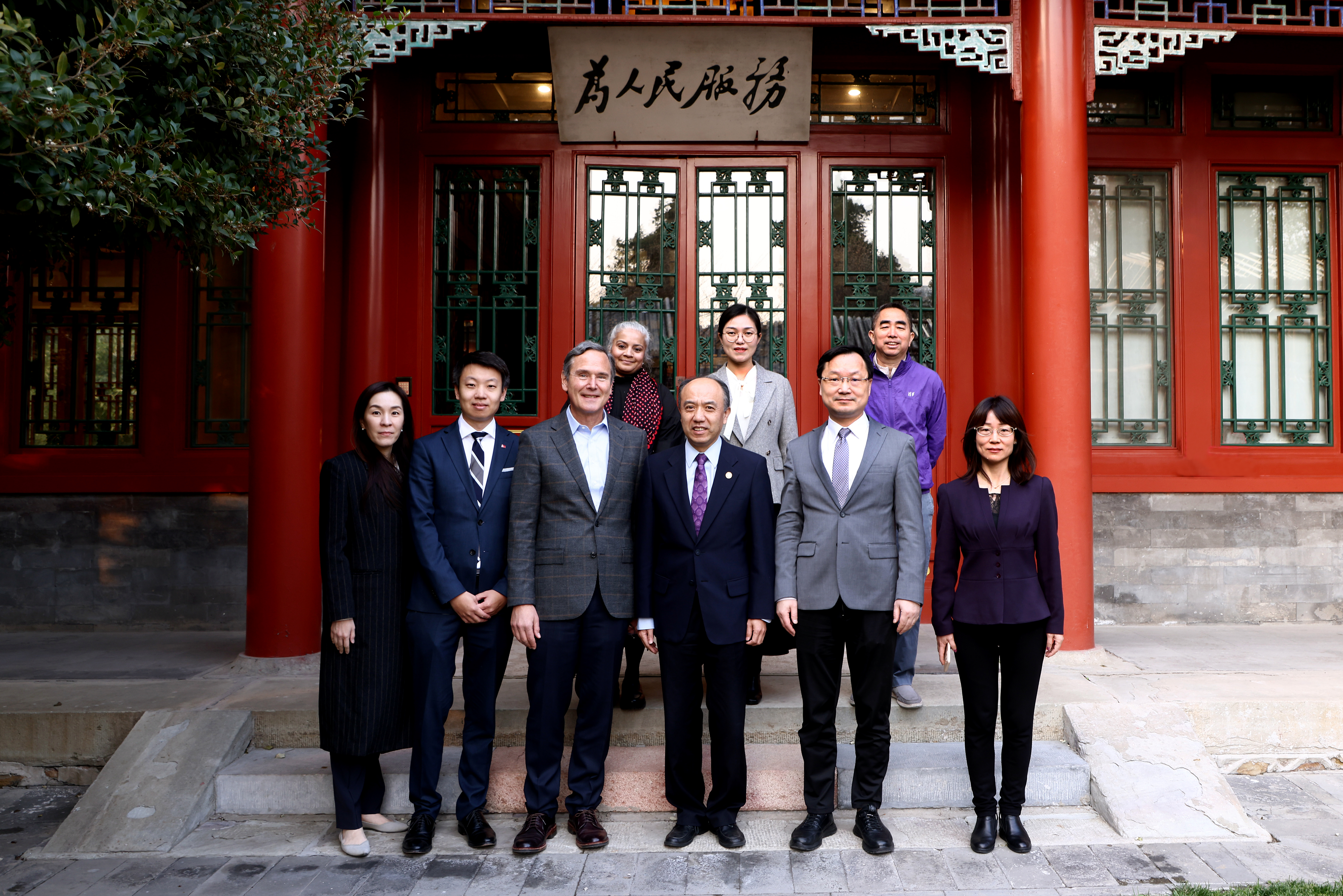 20241119-波士顿大学文理学院院长斯坦・斯克拉罗夫访问新葡萄官网AMG-与会人员合影-无.jpg
