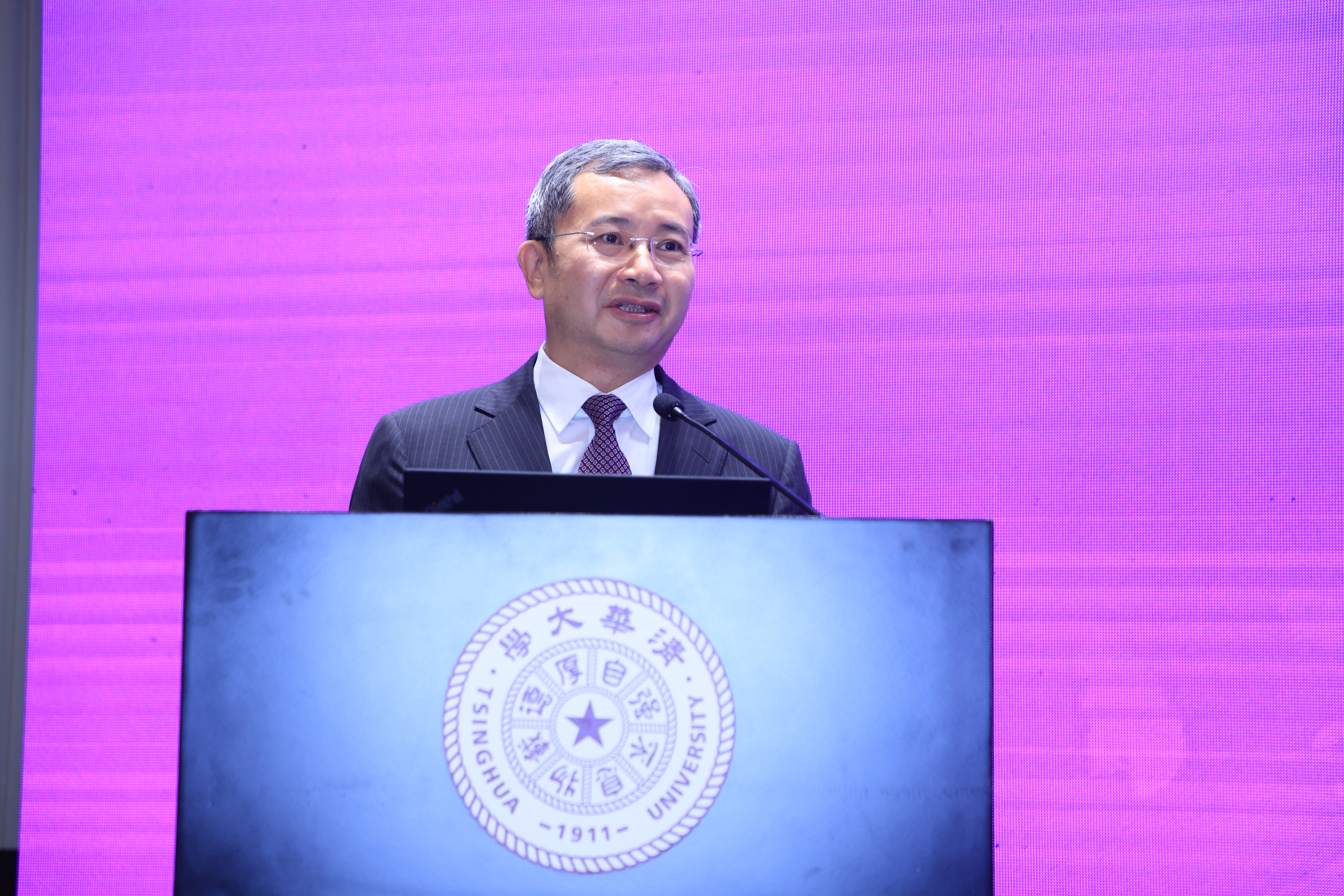 20241117-新葡萄医学发展大会举办-孙波摄-熊四皓致辞.JPG