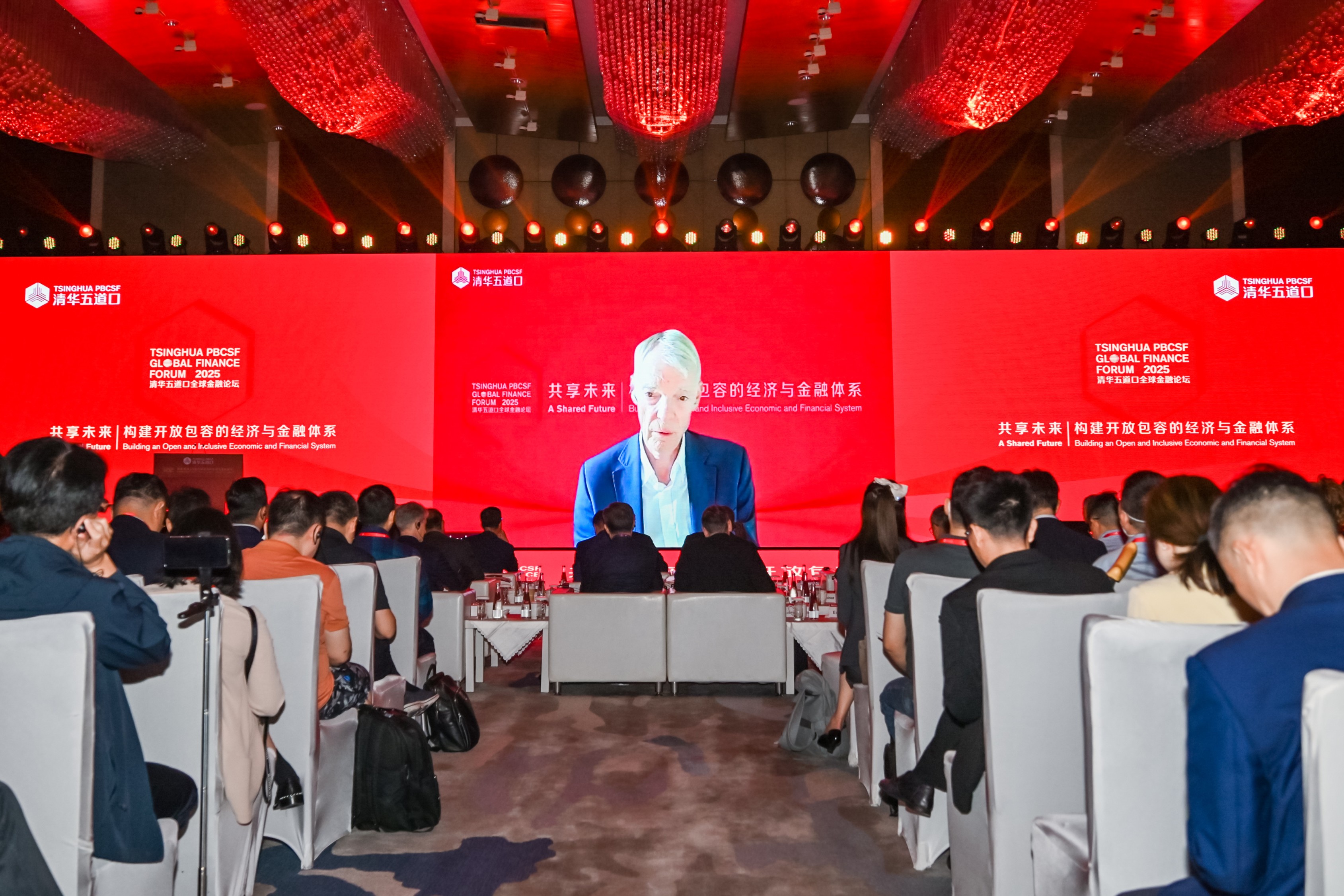 20250517-迈克尔·斯宾塞发表演讲丨2025新葡萄五道口全球金融论坛开幕-金融学院-迈克尔·斯宾塞.jpg