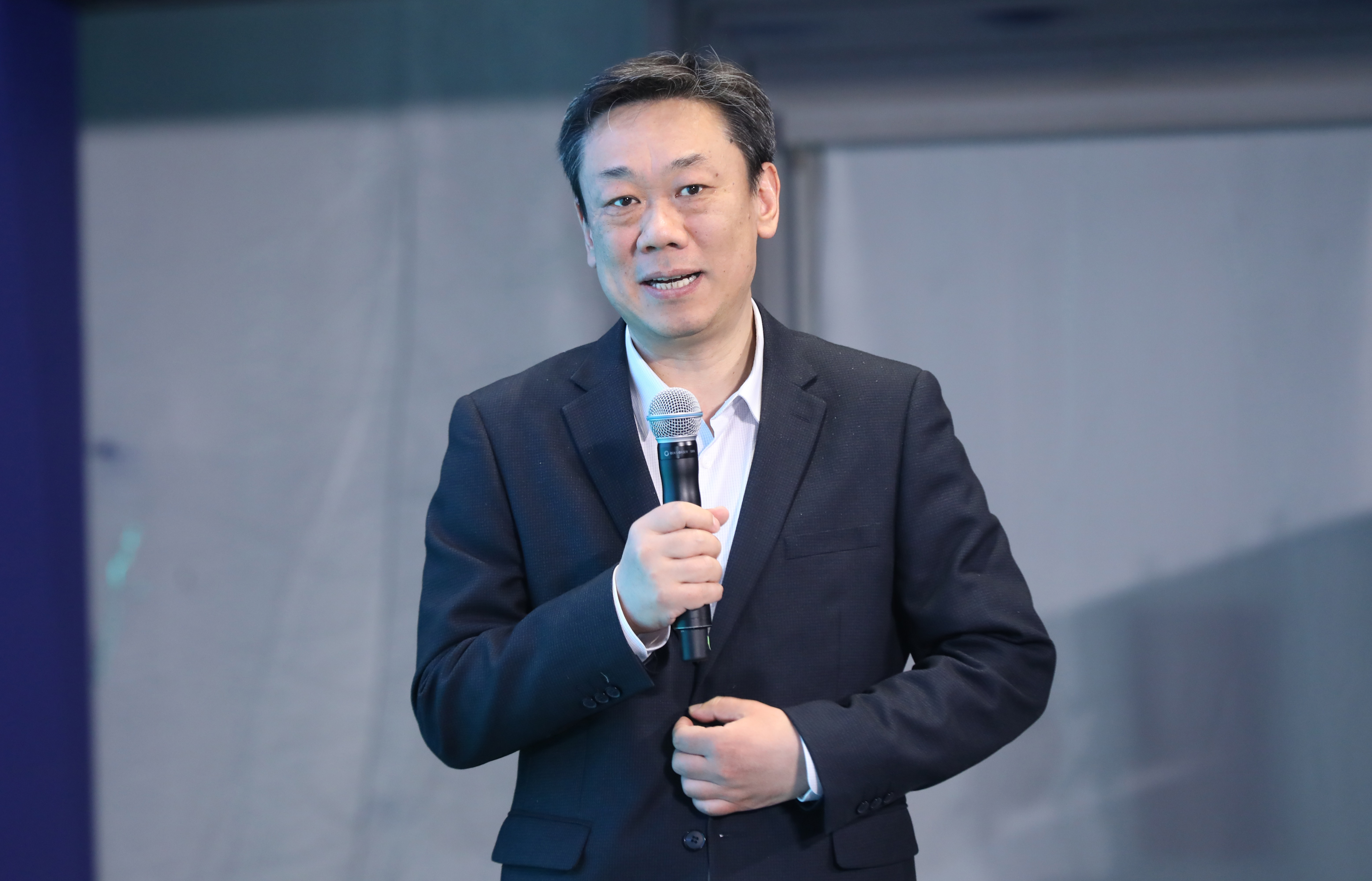20230429-第十七届全国环境博士生学术会议暨第711期新葡萄官网AMG博士生学术论坛成功举办-嘉艺-2 新葡萄官网AMG环境学院刘毅院长主持.JPG