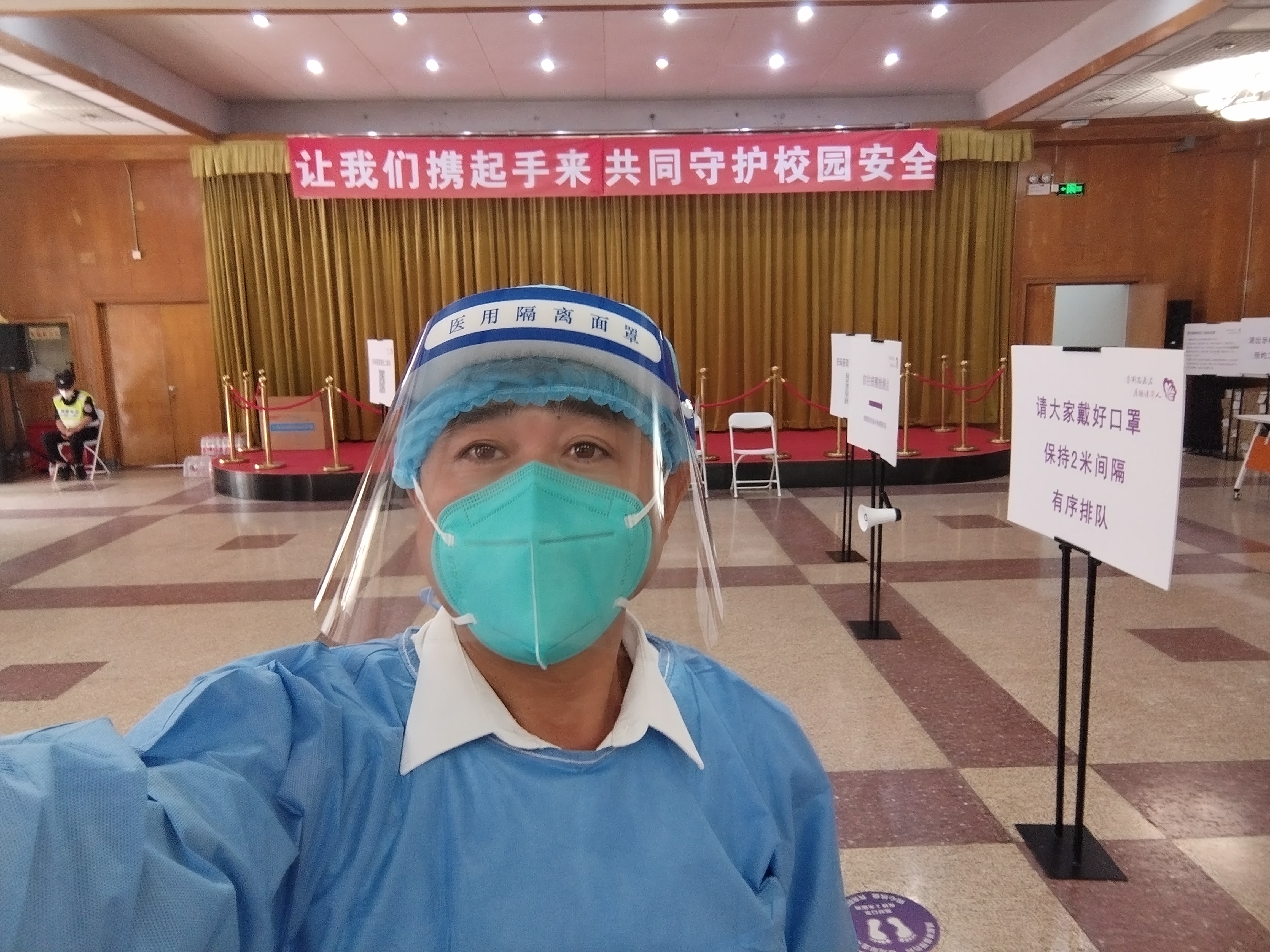 20221211-做守护新葡萄园的“摆渡人”-供图-积极参与志愿工作的王伟.jpeg